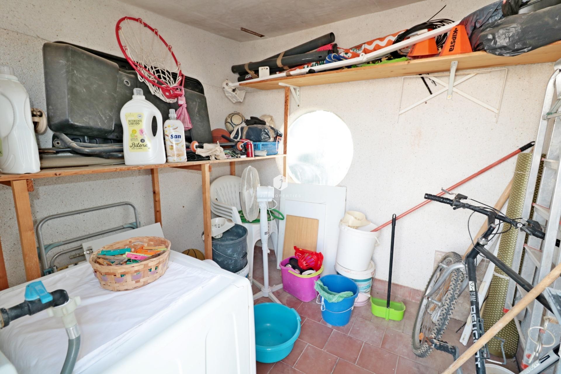 Z drugiej ręki - Szalet -
Torrevieja - Torretas