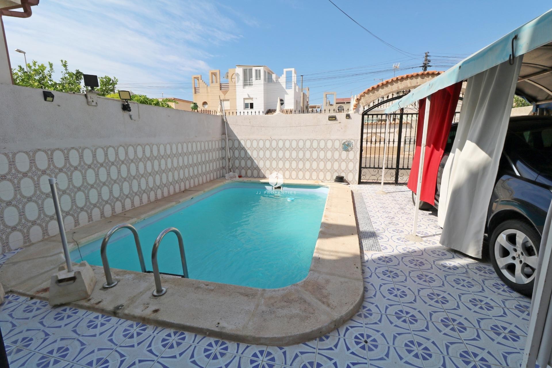 Z drugiej ręki - Szalet -
Torrevieja - Torretas