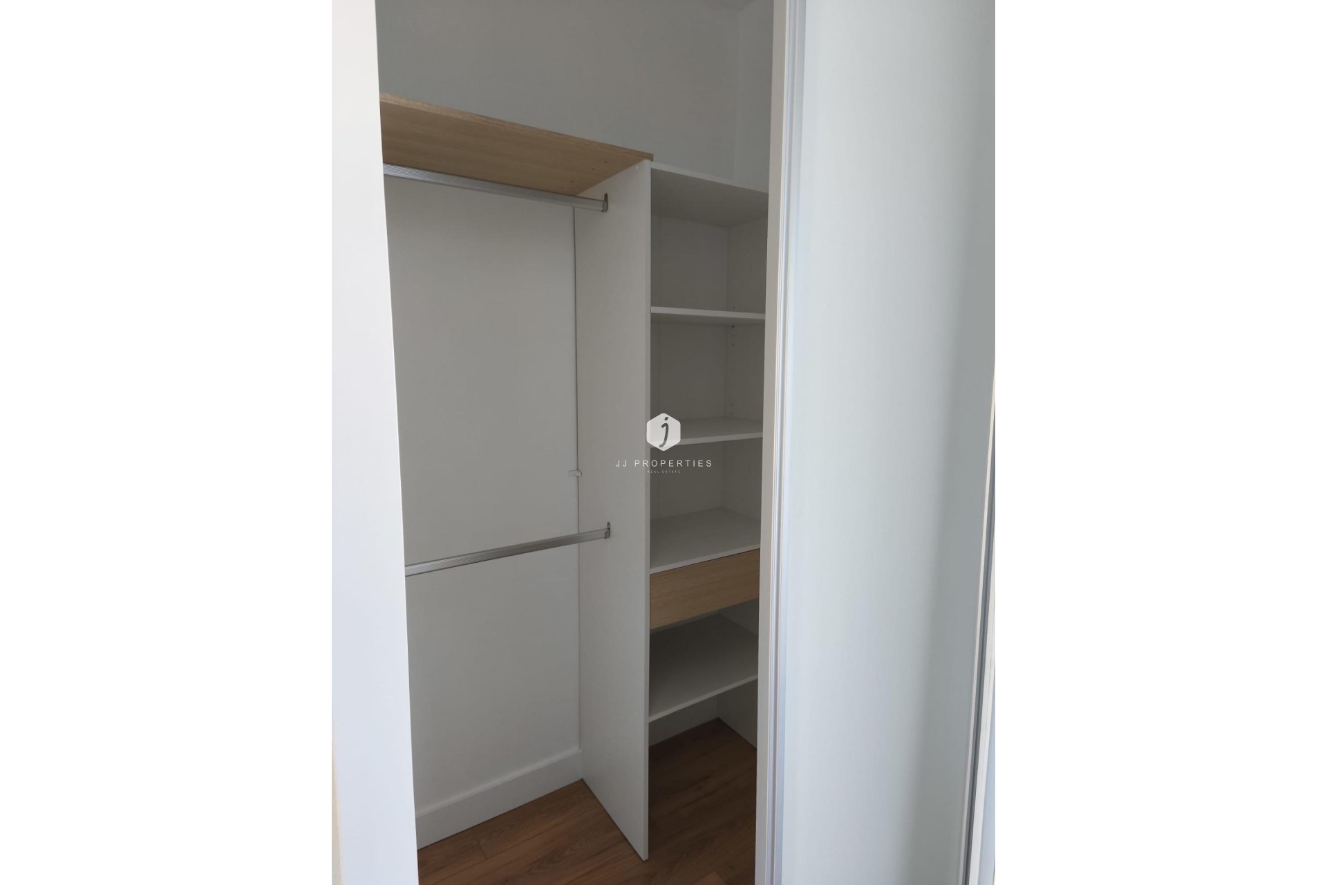 Z drugiej ręki - Szalet -
Torrevieja