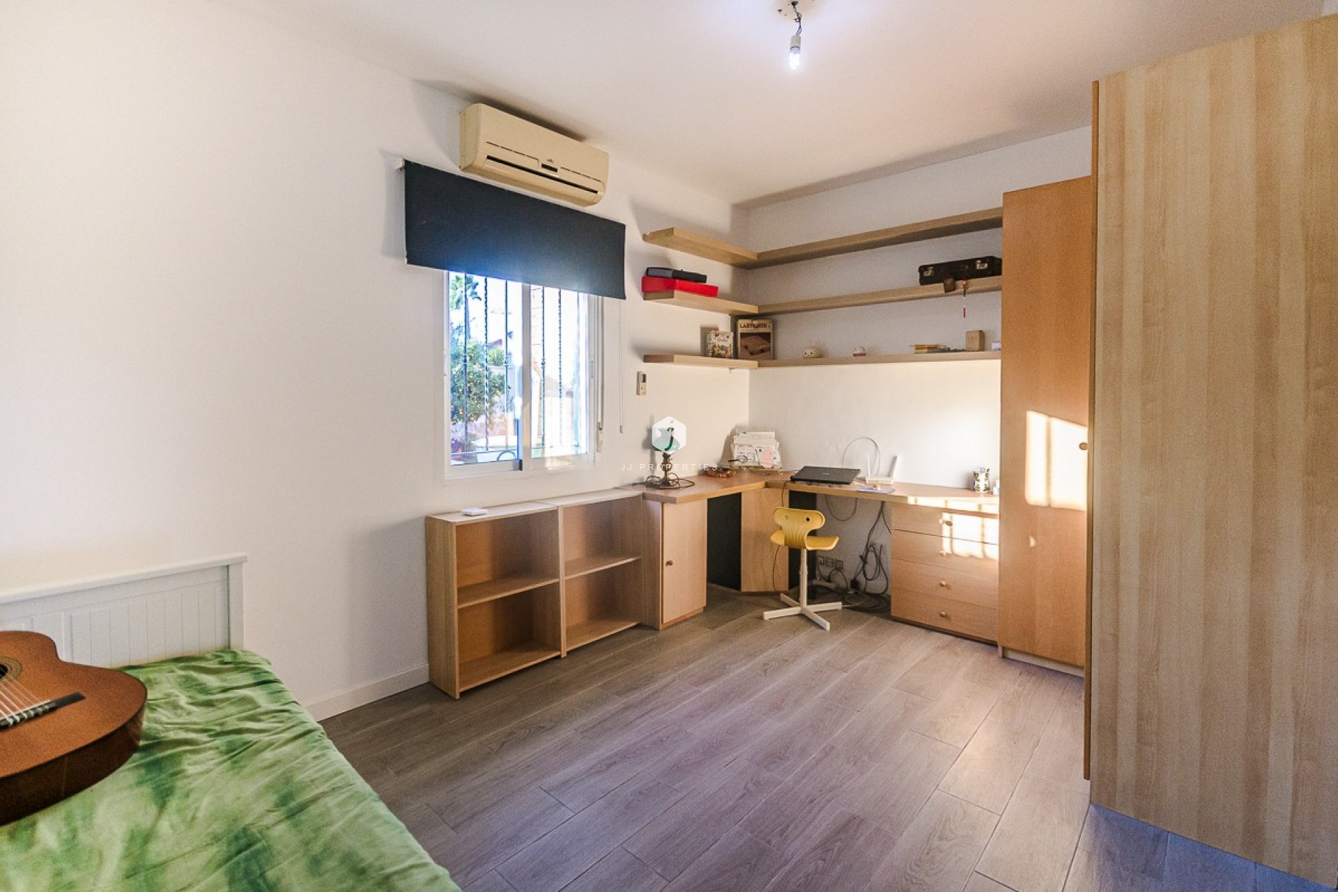 Z drugiej ręki - Villa -
Benferri - Inland