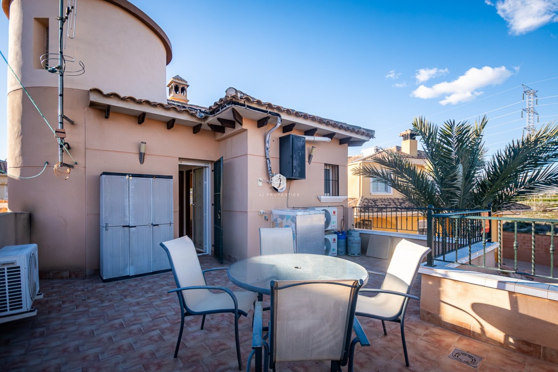 Z drugiej ręki - Villa -
Benferri - Inland