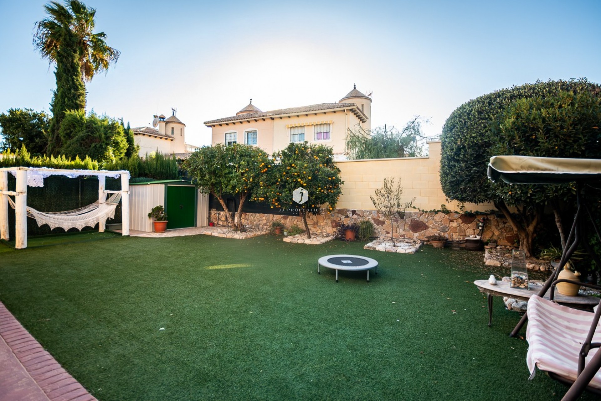 Z drugiej ręki - Villa -
Benferri - Inland