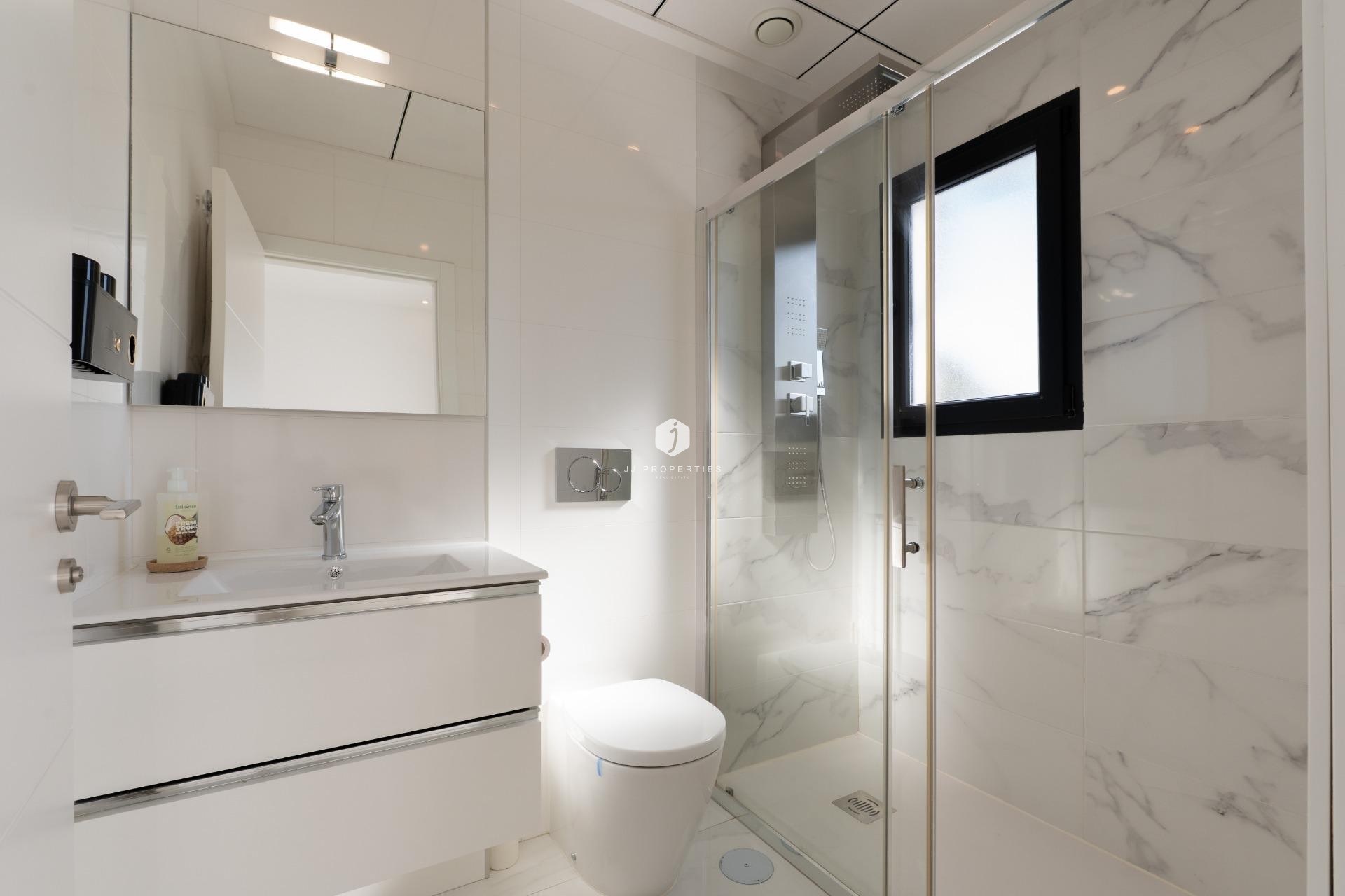 Z drugiej ręki - Villa -
Bigastro - D6