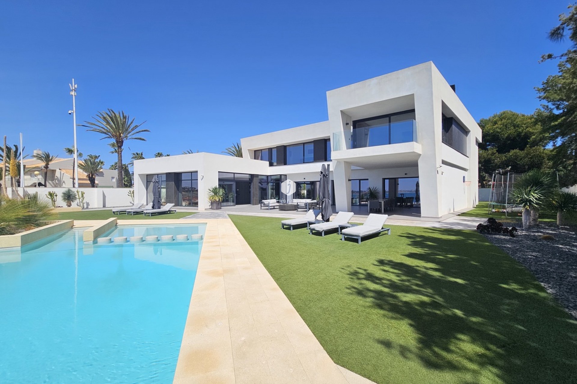 Z drugiej ręki - Villa -
Cabo Roig - Costa Blanca