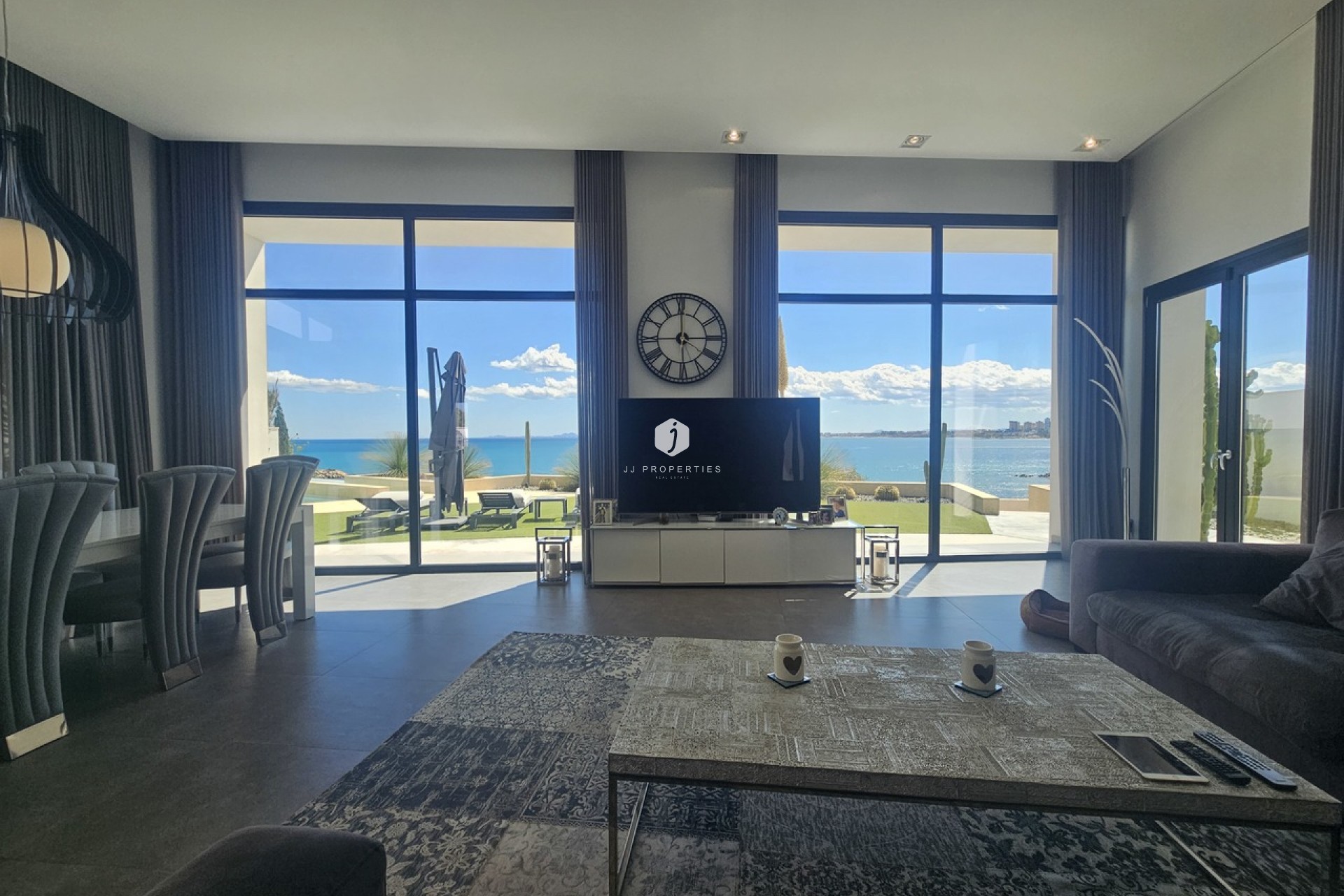 Z drugiej ręki - Villa -
Cabo Roig - Costa Blanca