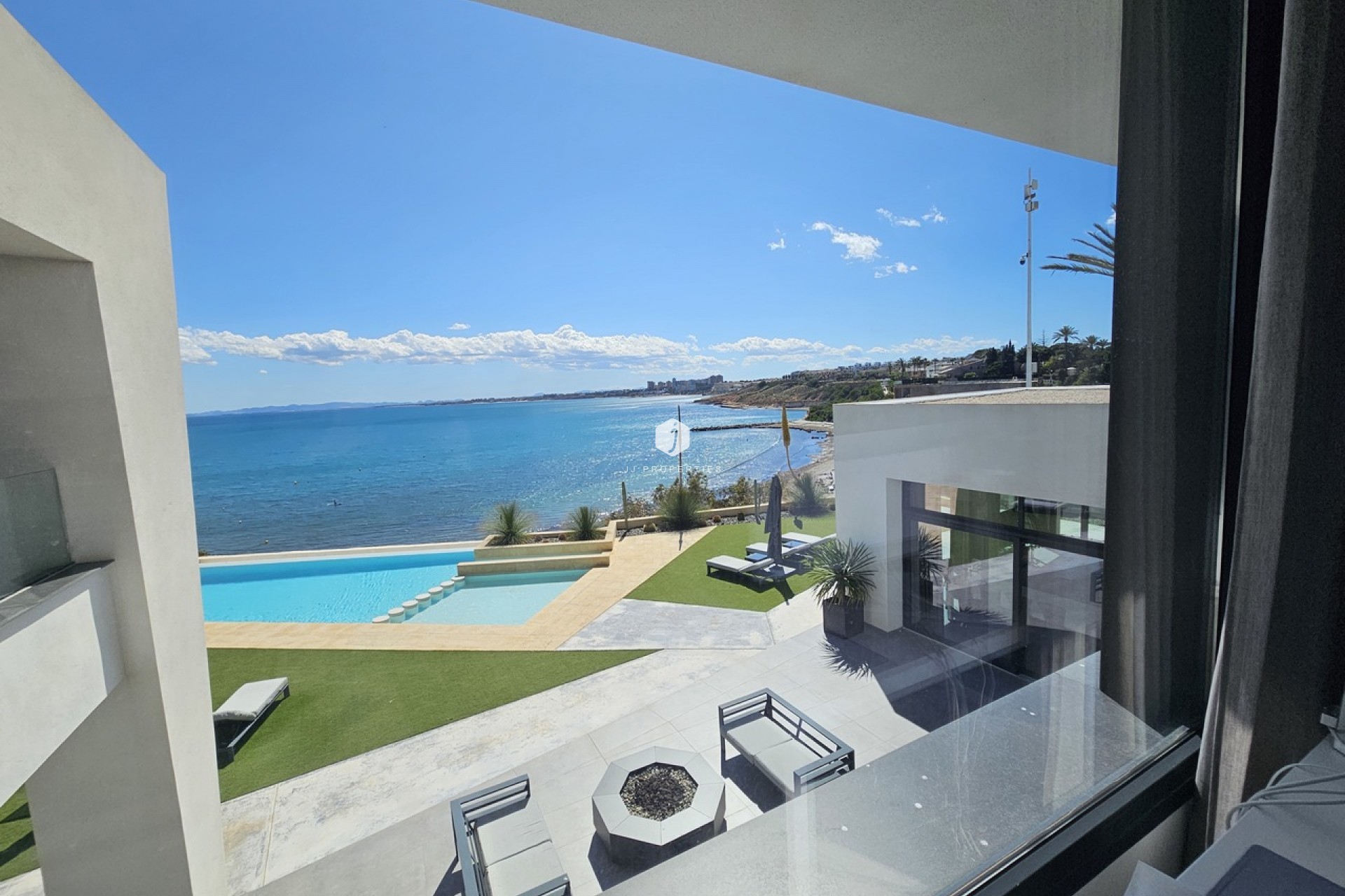 Z drugiej ręki - Villa -
Cabo Roig - Costa Blanca