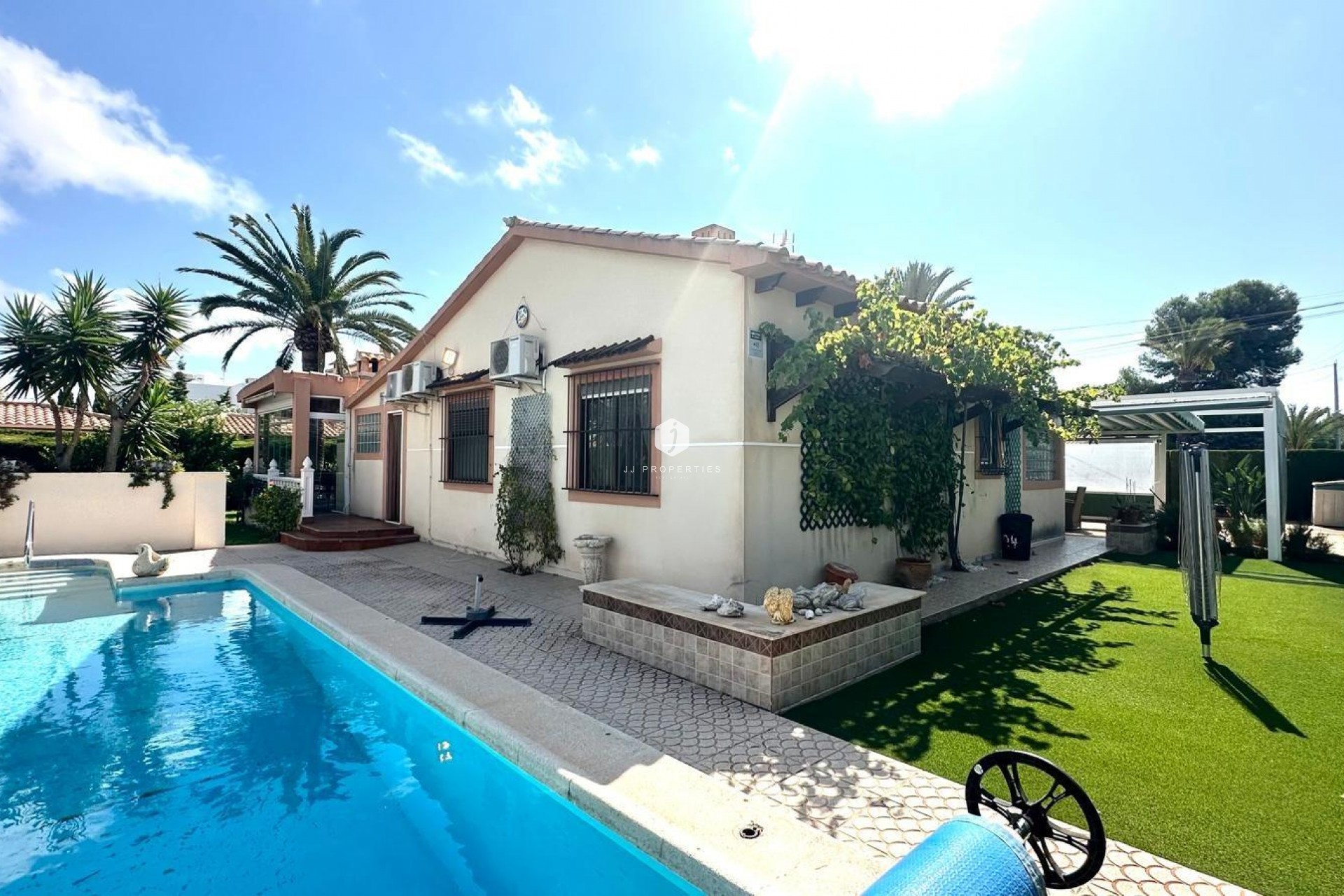 Z drugiej ręki - Villa -
Cabo Roig - Costa Blanca