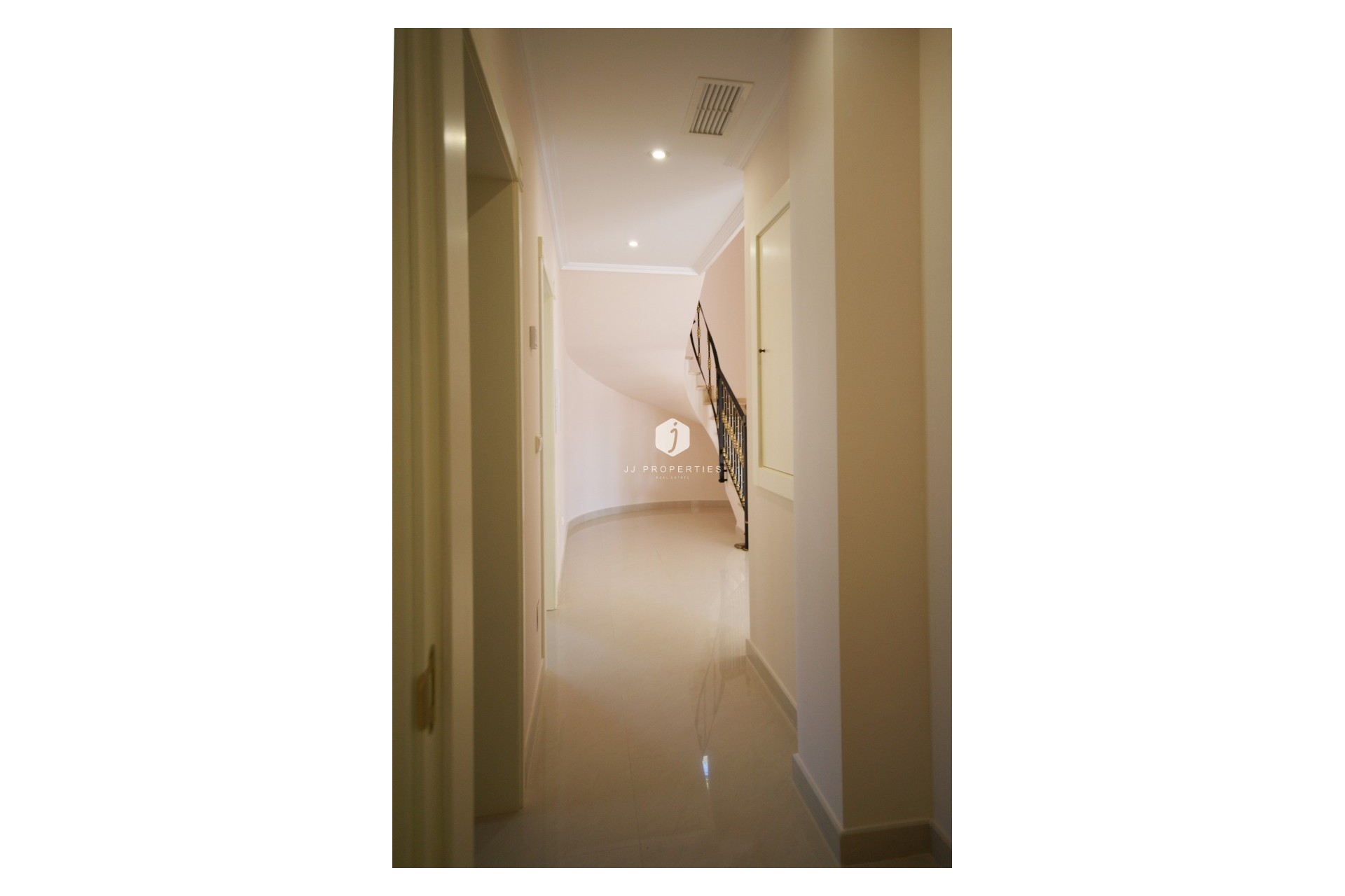 Z drugiej ręki - Villa -
Cabo Roig - Costa Blanca