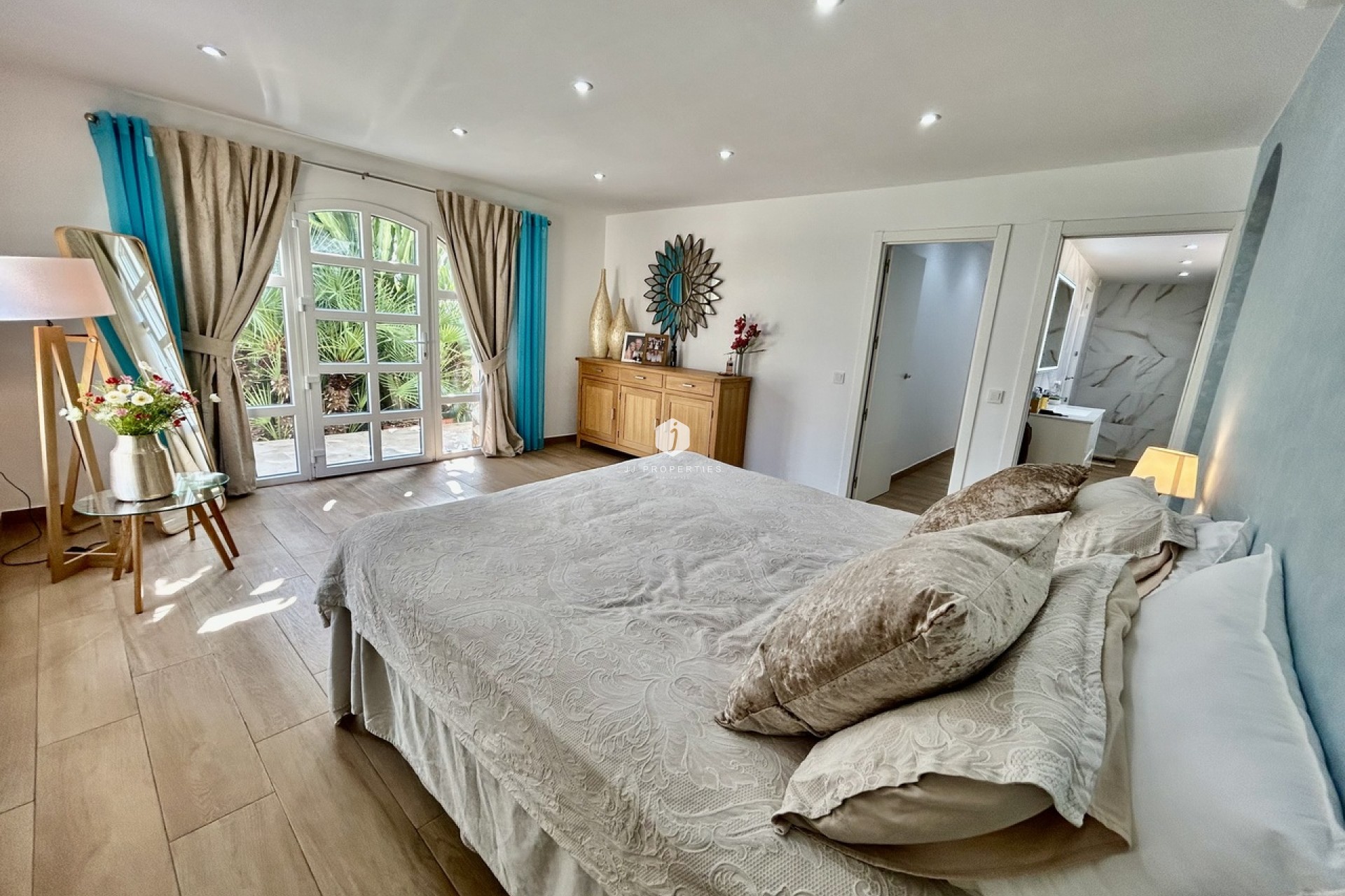 Z drugiej ręki - Villa -
Cabo Roig - Costa Blanca