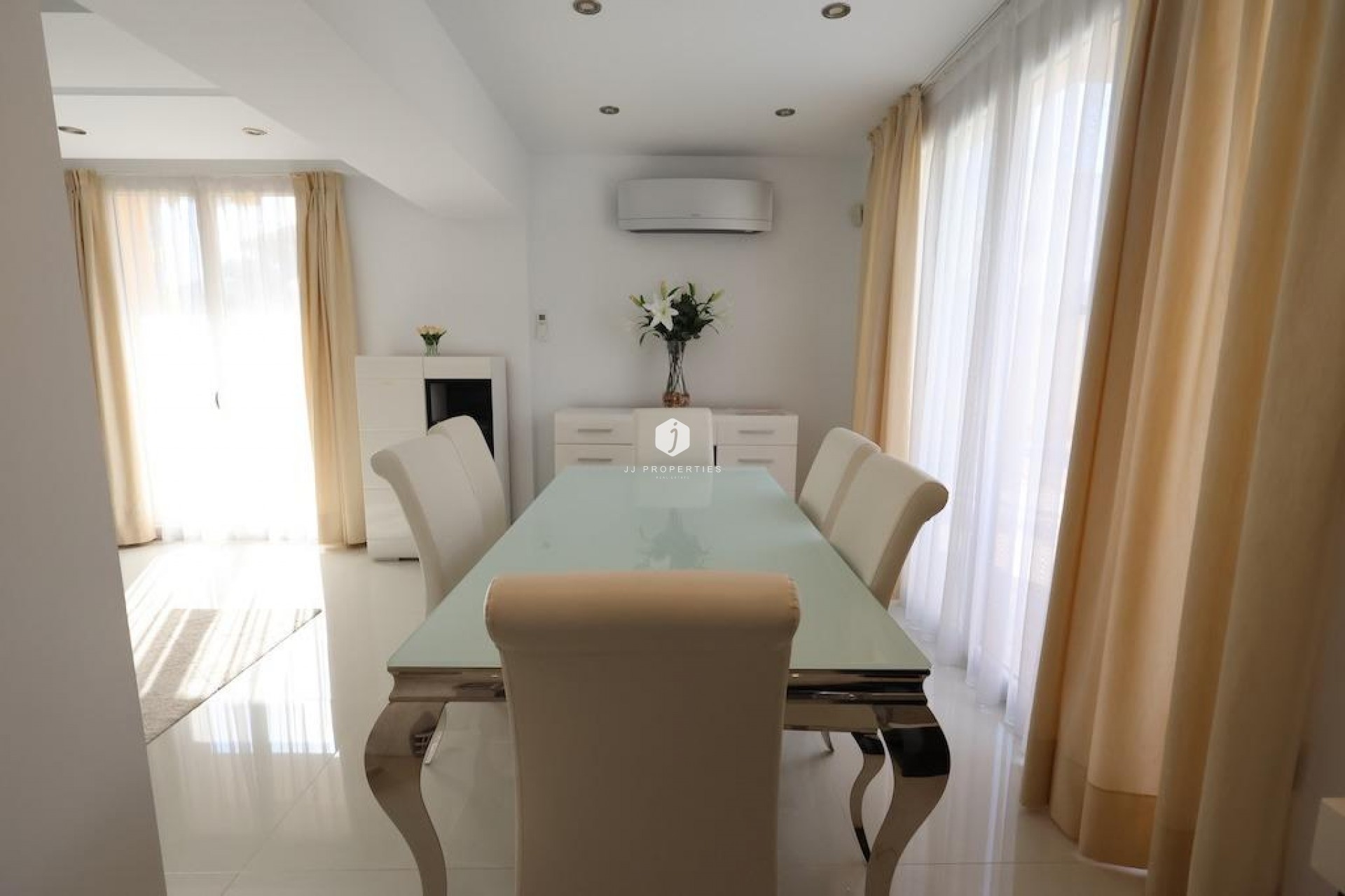 Z drugiej ręki - Villa -
Cabo Roig - Costa Blanca