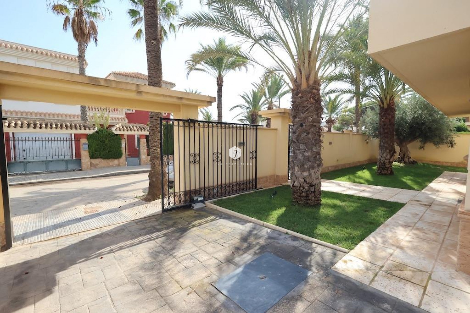 Z drugiej ręki - Villa -
Cabo Roig - Costa Blanca