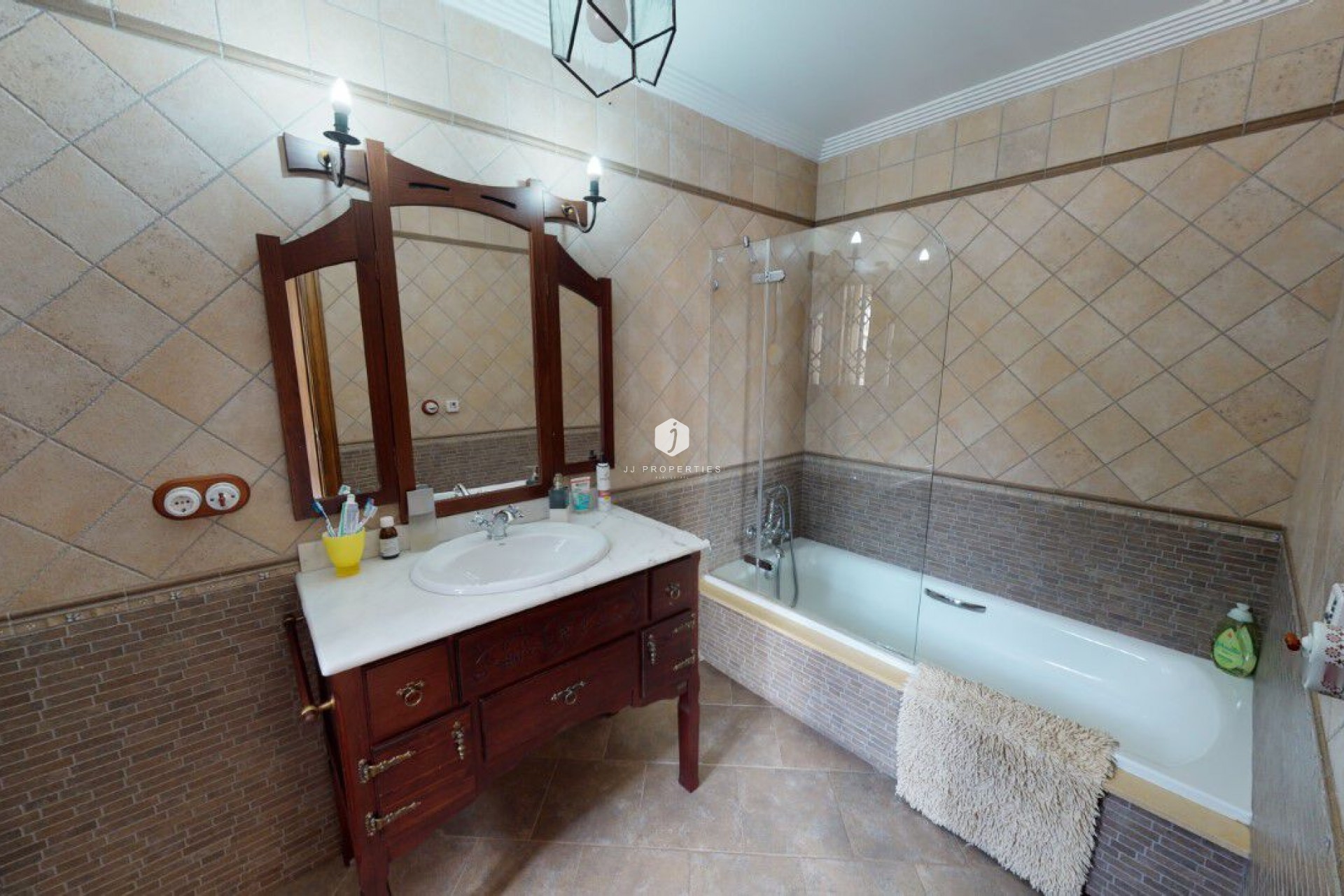 Z drugiej ręki - Villa -
Catral - Costa Blanca