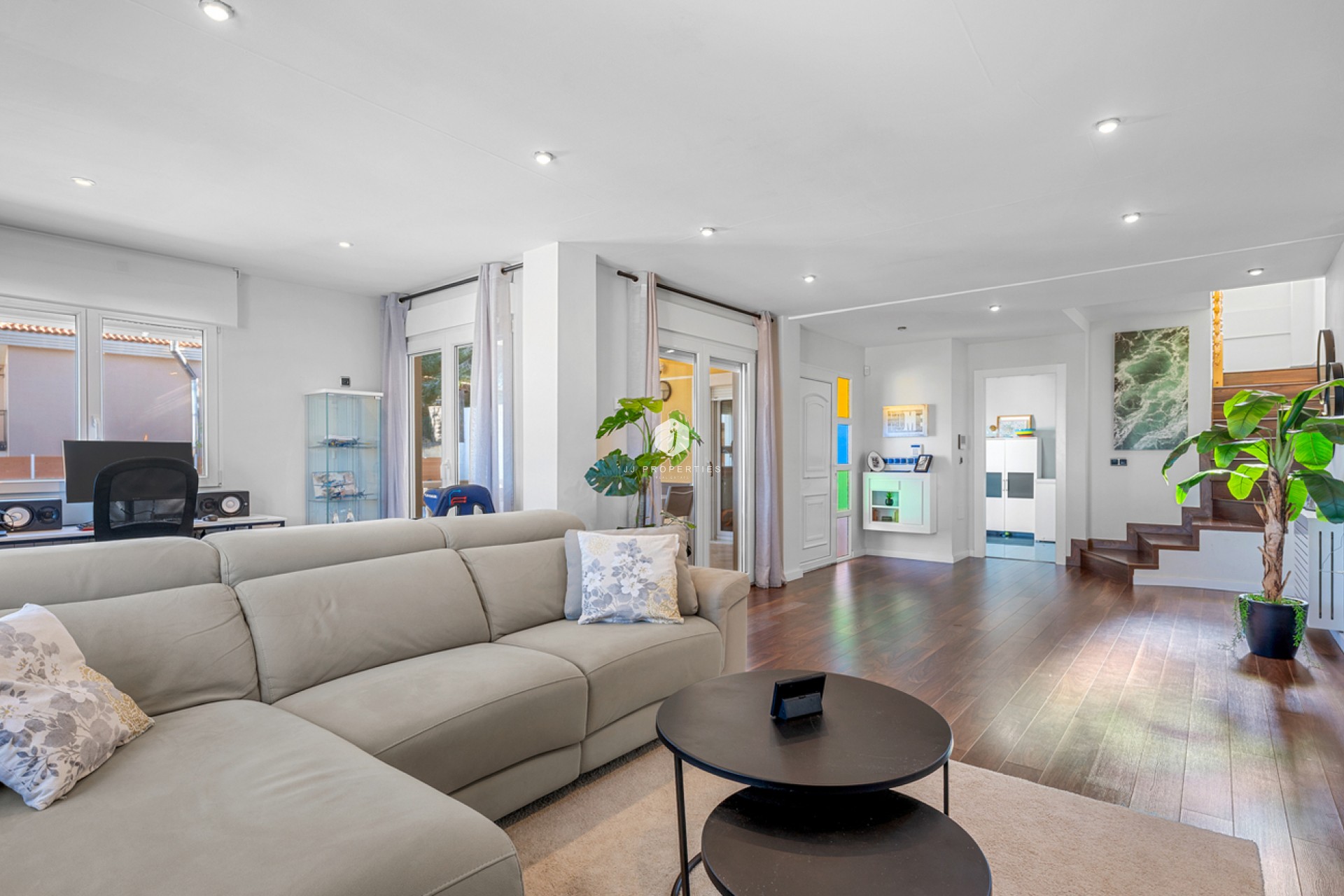 Z drugiej ręki - Villa -
Ciudad De Las Comunicaciones - Costa Blanca