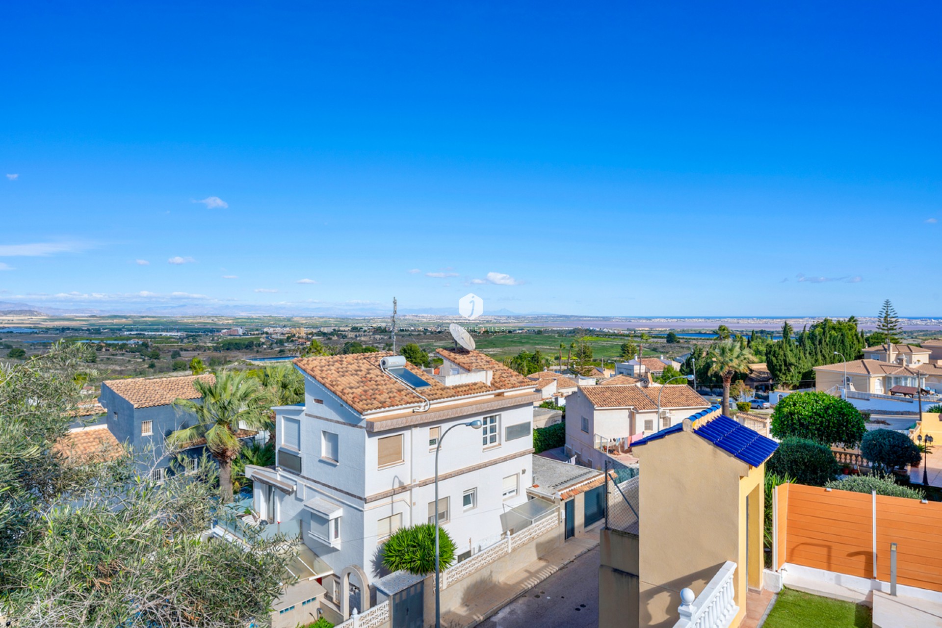 Z drugiej ręki - Villa -
Ciudad De Las Comunicaciones - Costa Blanca