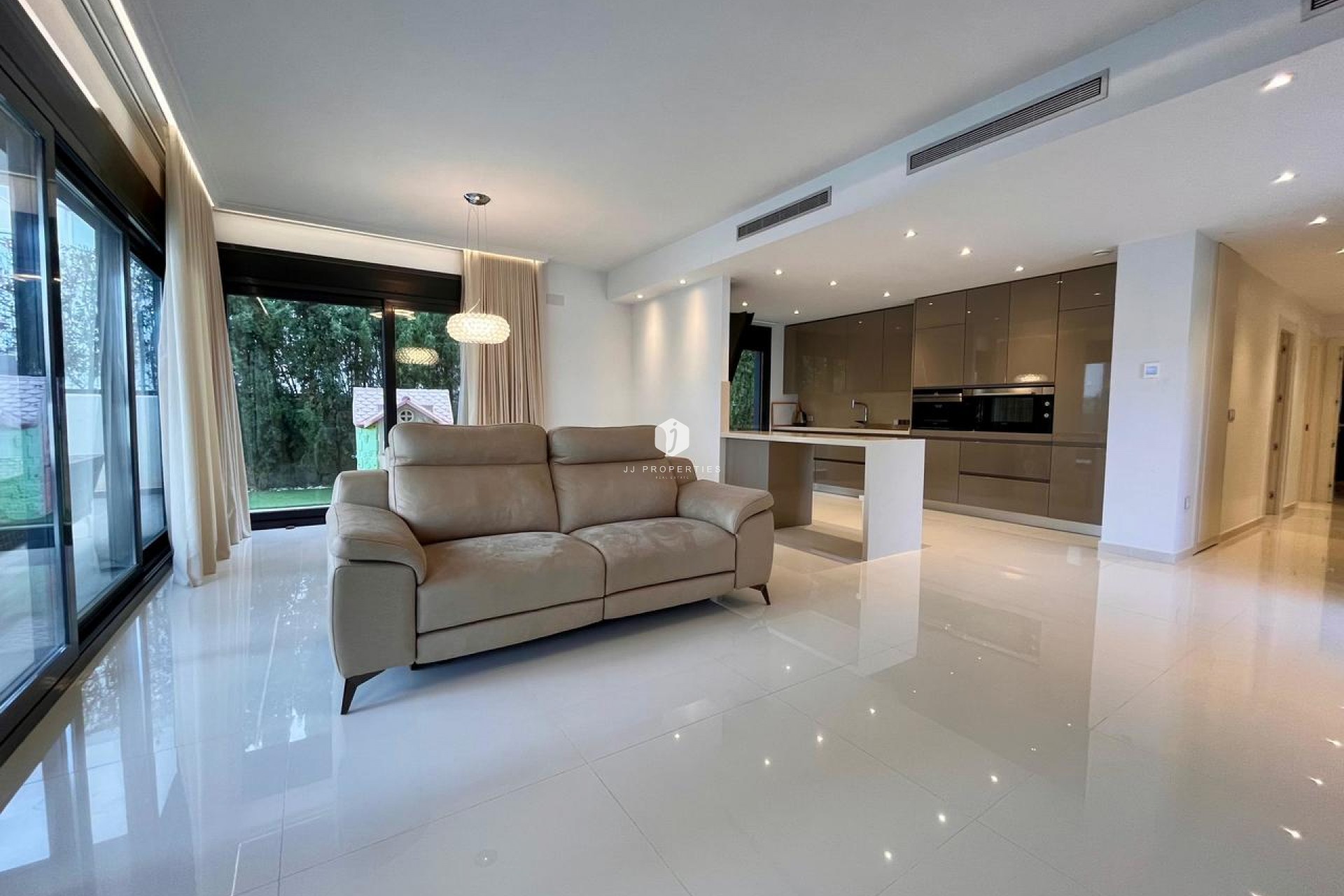 Z drugiej ręki - Villa -
Dehesa de Campoamor - Costa Blanca