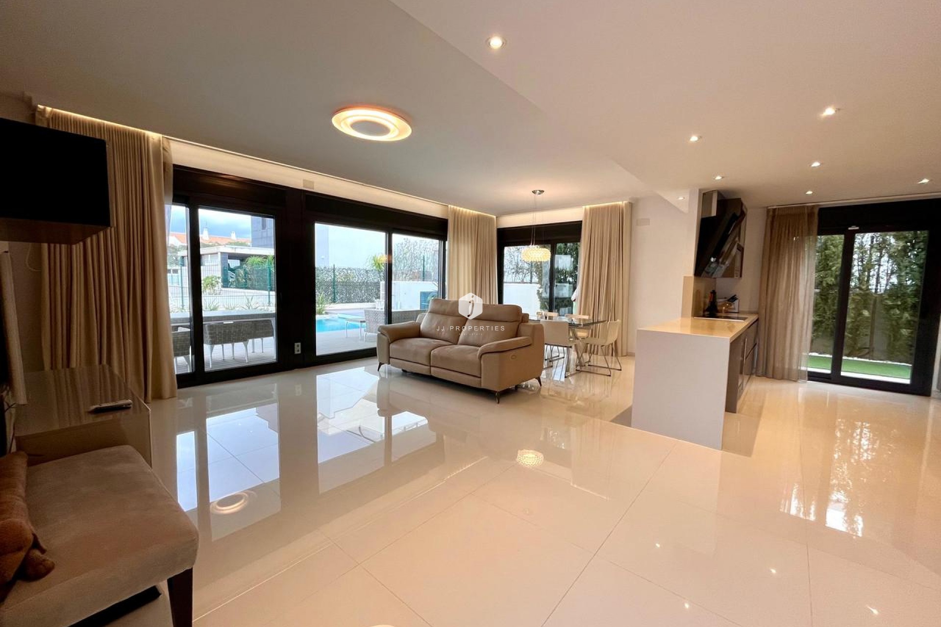 Z drugiej ręki - Villa -
Dehesa de Campoamor - Costa Blanca