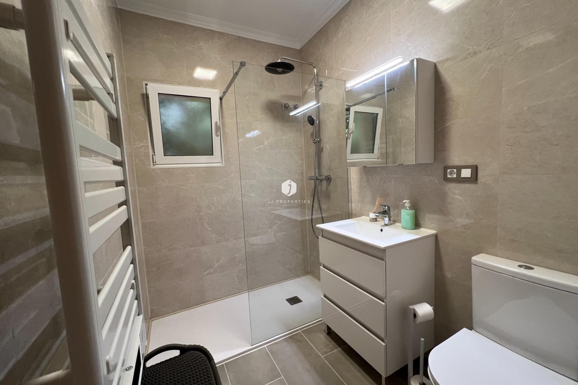 Z drugiej ręki - Villa -
Dolores - Cmno. Escorredor