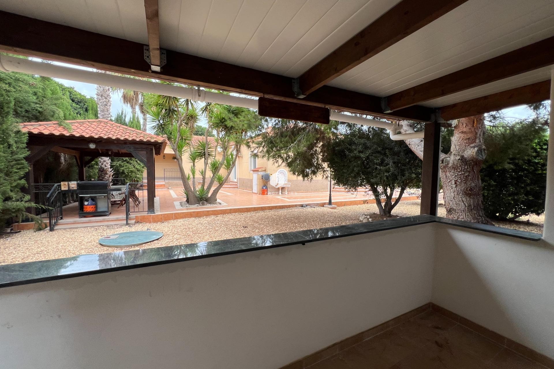 Z drugiej ręki - Villa -
Dolores - Cmno. Escorredor