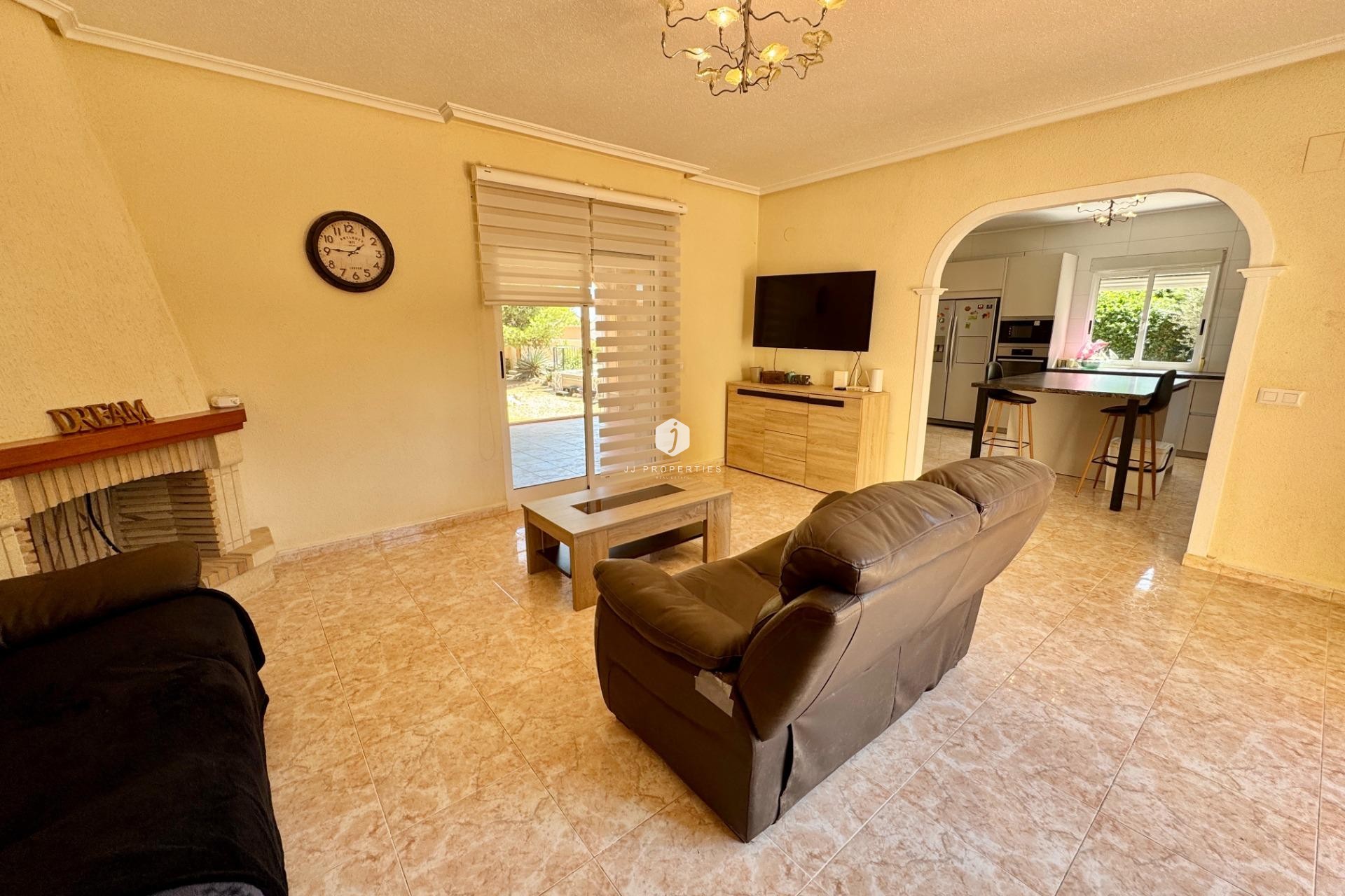 Z drugiej ręki - Villa -
Dolores - Cmno. Escorredor