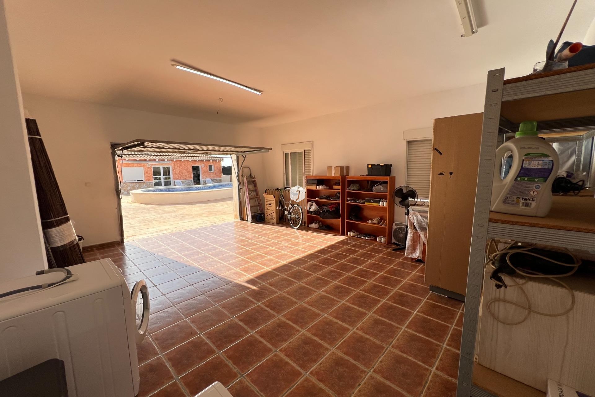 Z drugiej ręki - Villa -
Dolores - Cmno. Escorredor