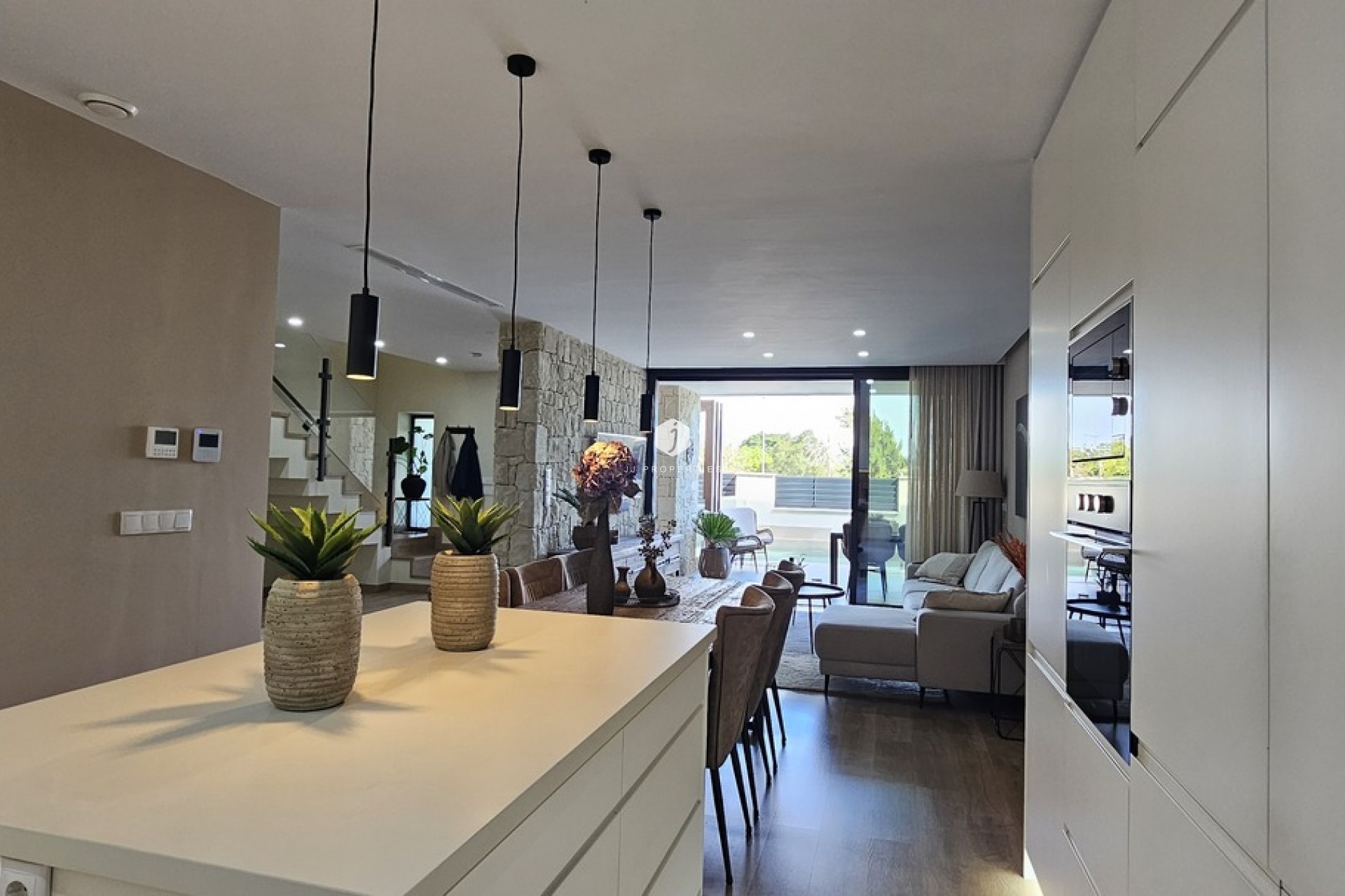 Z drugiej ręki - Villa -
Dolores - Sector 4