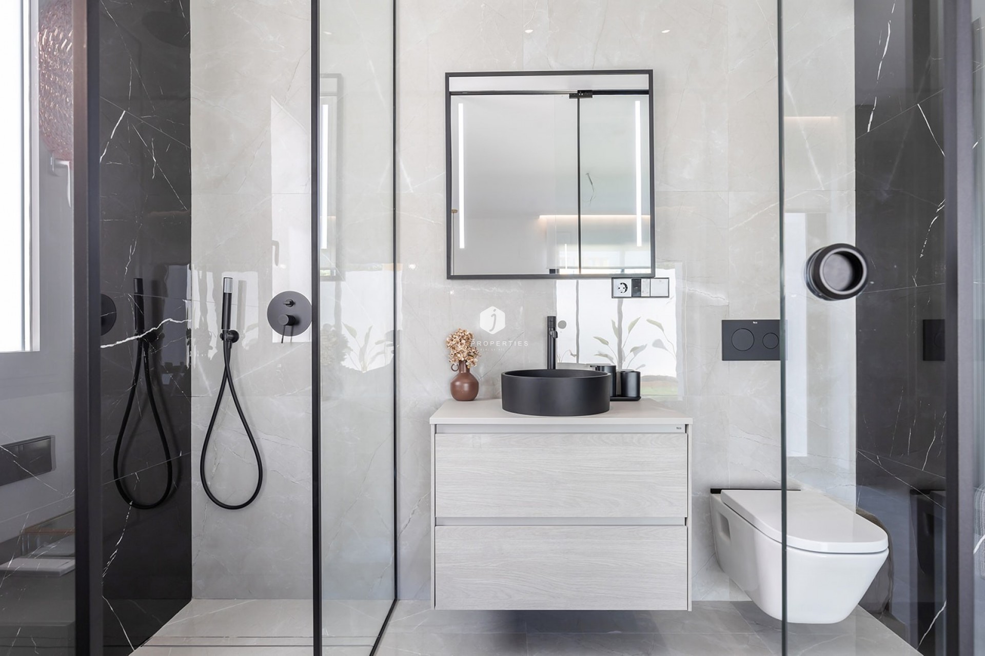 Z drugiej ręki - Villa -
El Chaparral - Inland