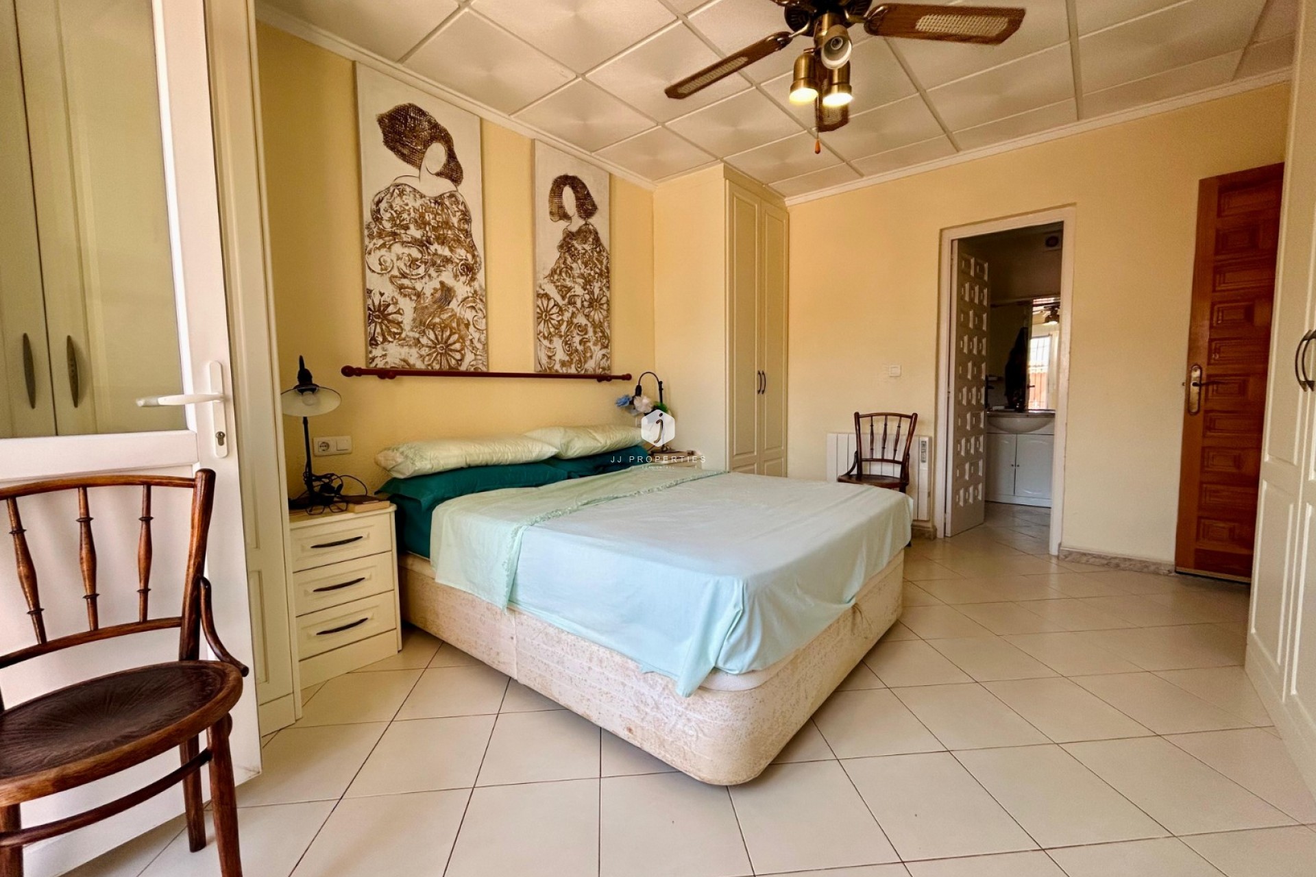 Z drugiej ręki - Villa -
El Chaparral - Inland