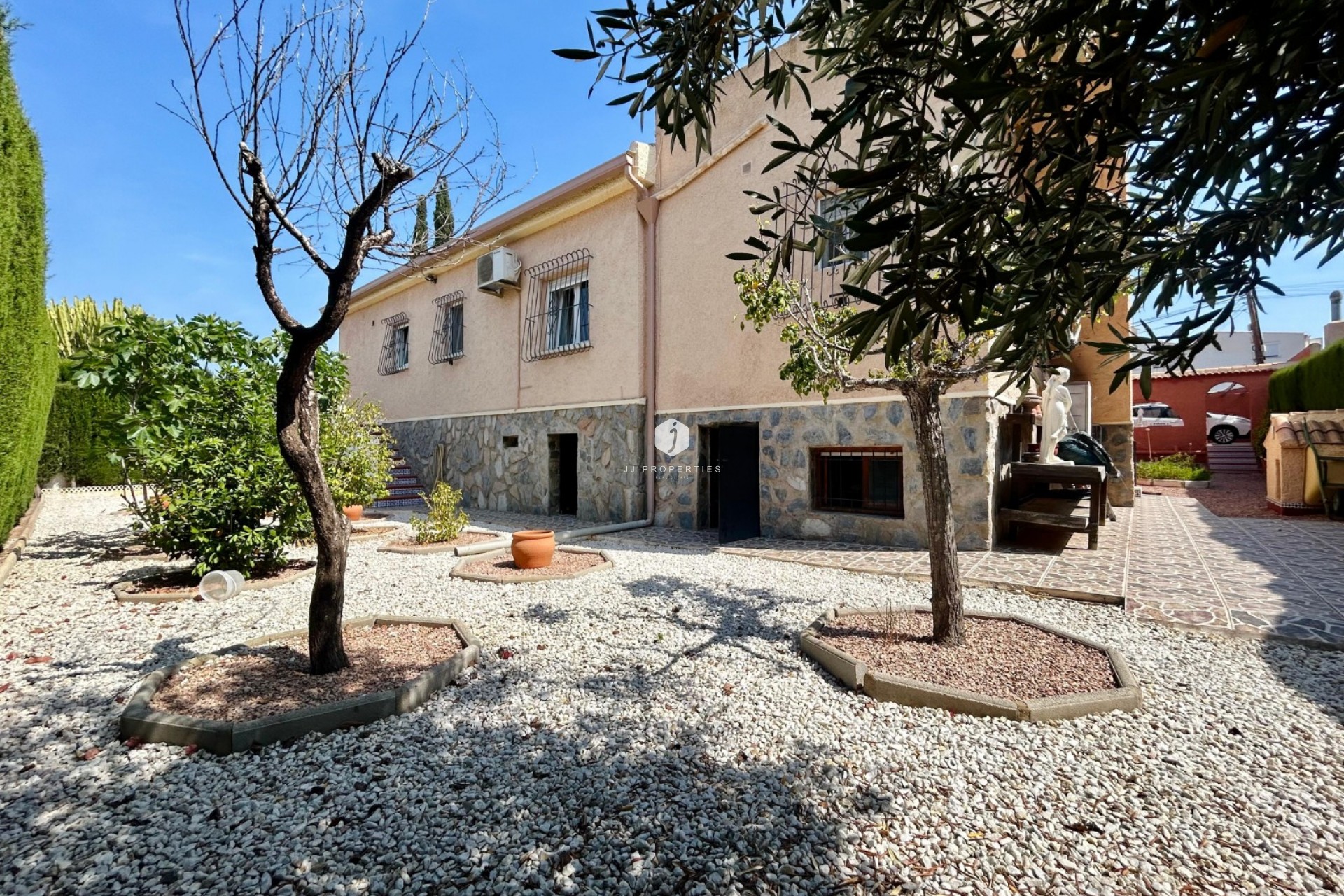 Z drugiej ręki - Villa -
El Chaparral - Inland