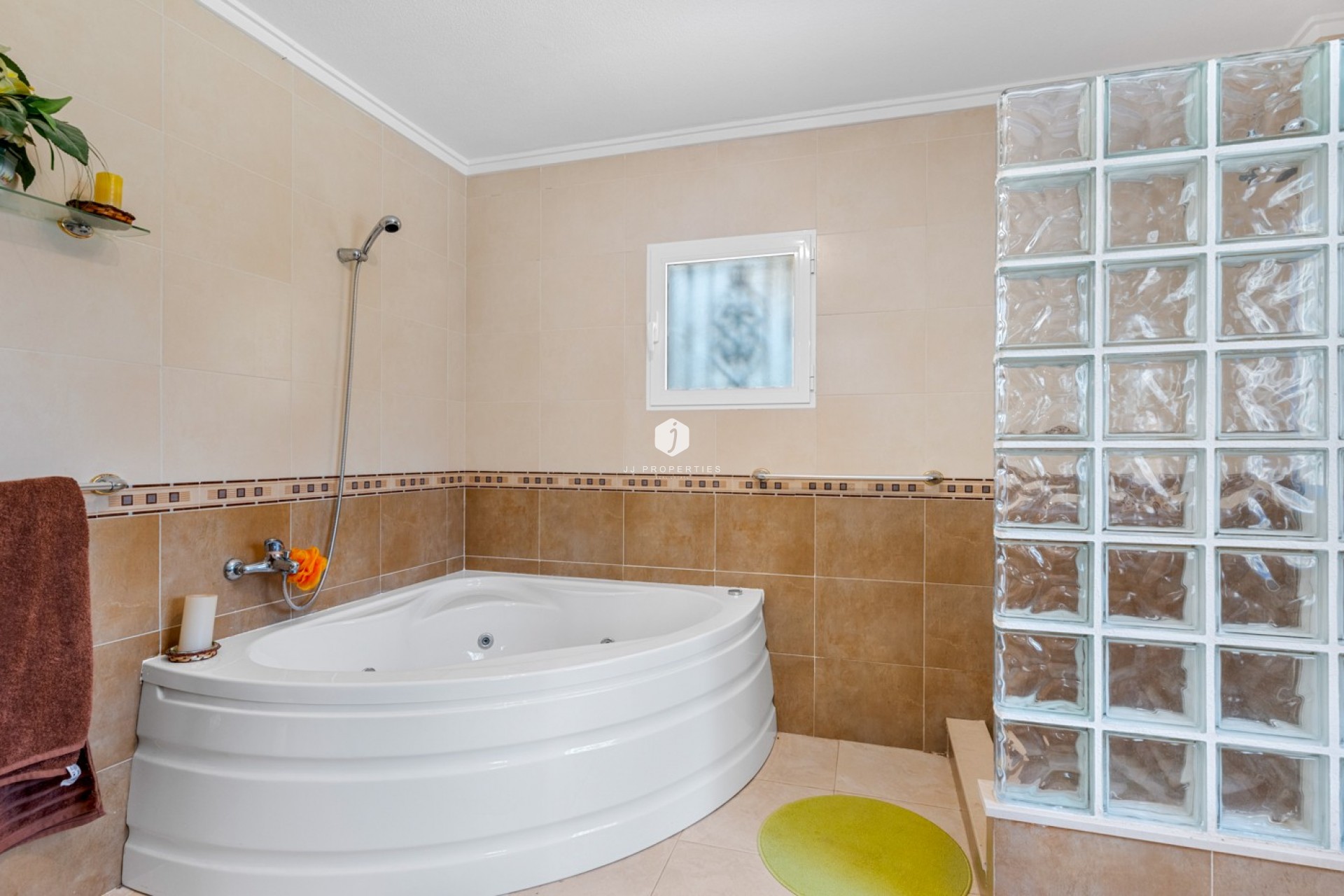 Z drugiej ręki - Villa -
Jacarilla - Inland