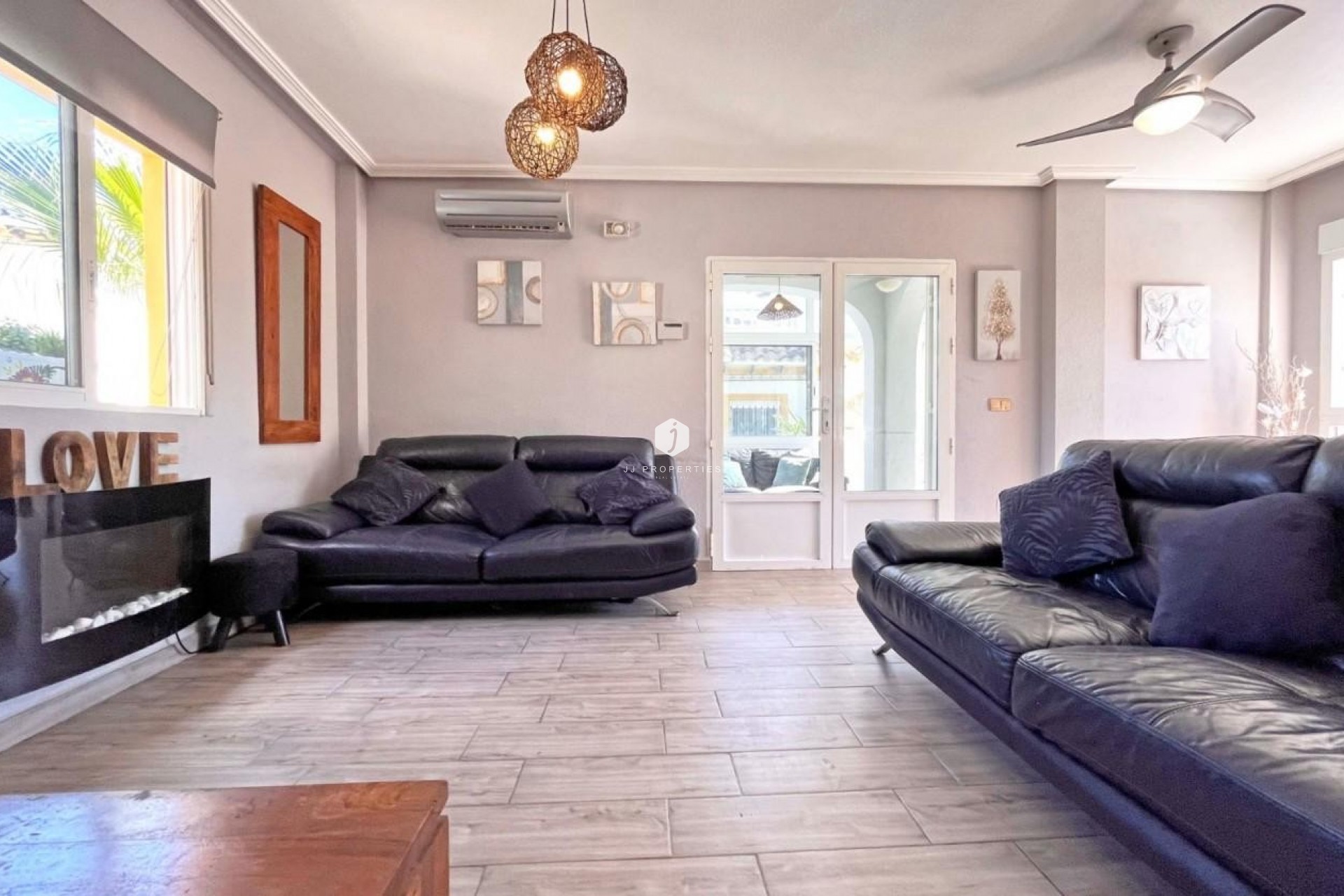 Z drugiej ręki - Villa -
La Zenia - Costa Blanca