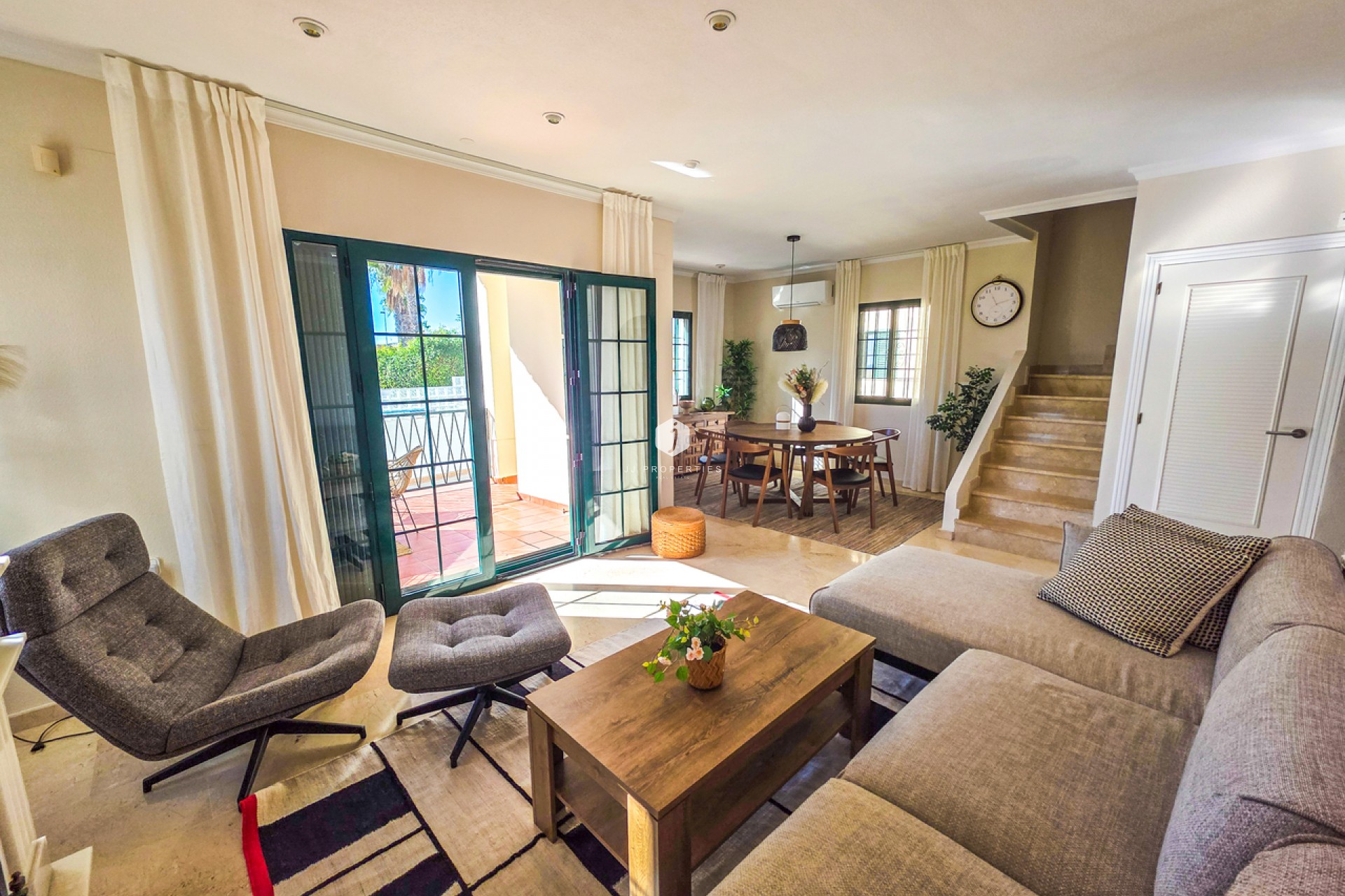 Z drugiej ręki - Villa -
Los Dolses - Inland