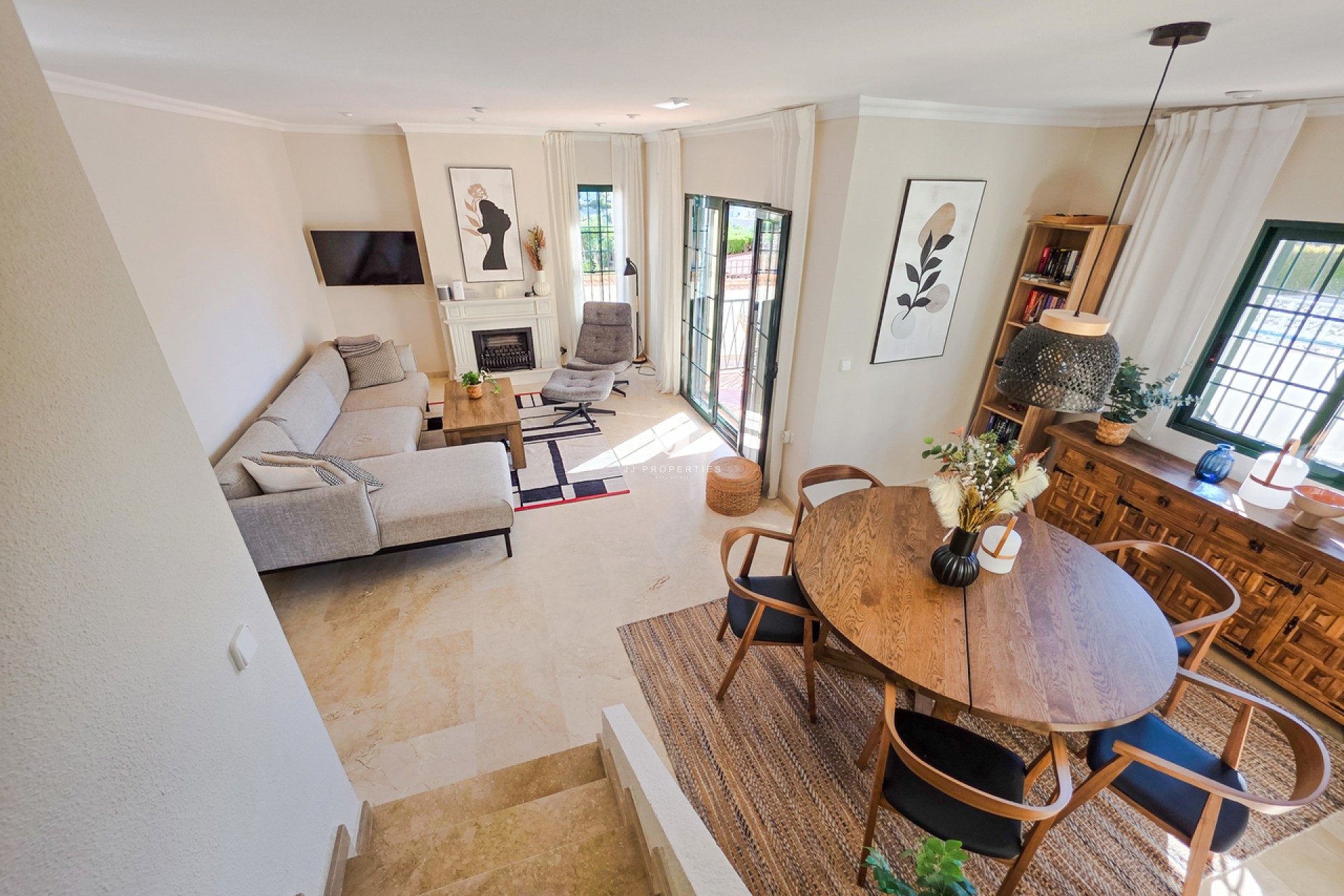 Z drugiej ręki - Villa -
Los Dolses - Inland