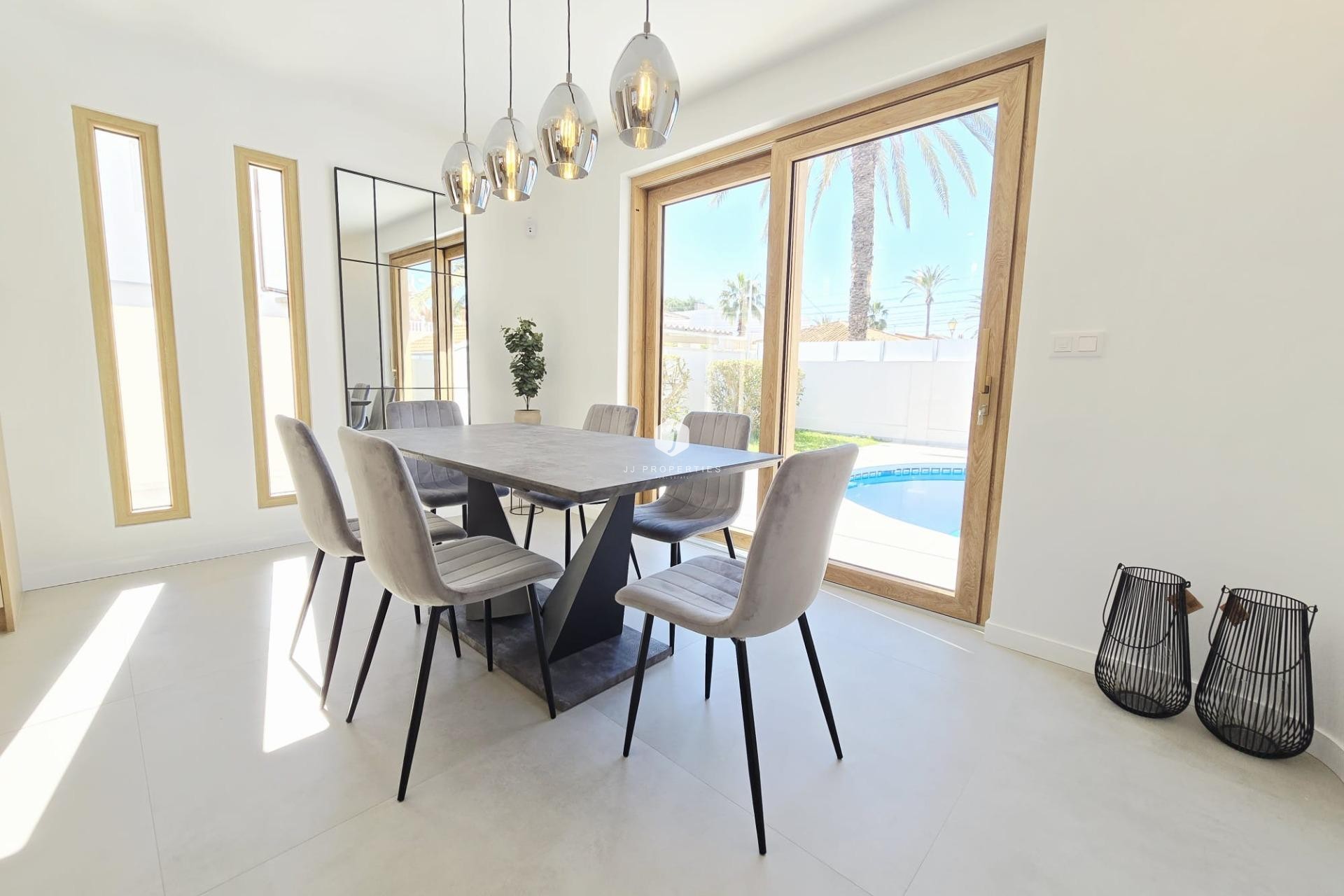 Z drugiej ręki - Villa -
Orihuela Costa - Cabo Roig