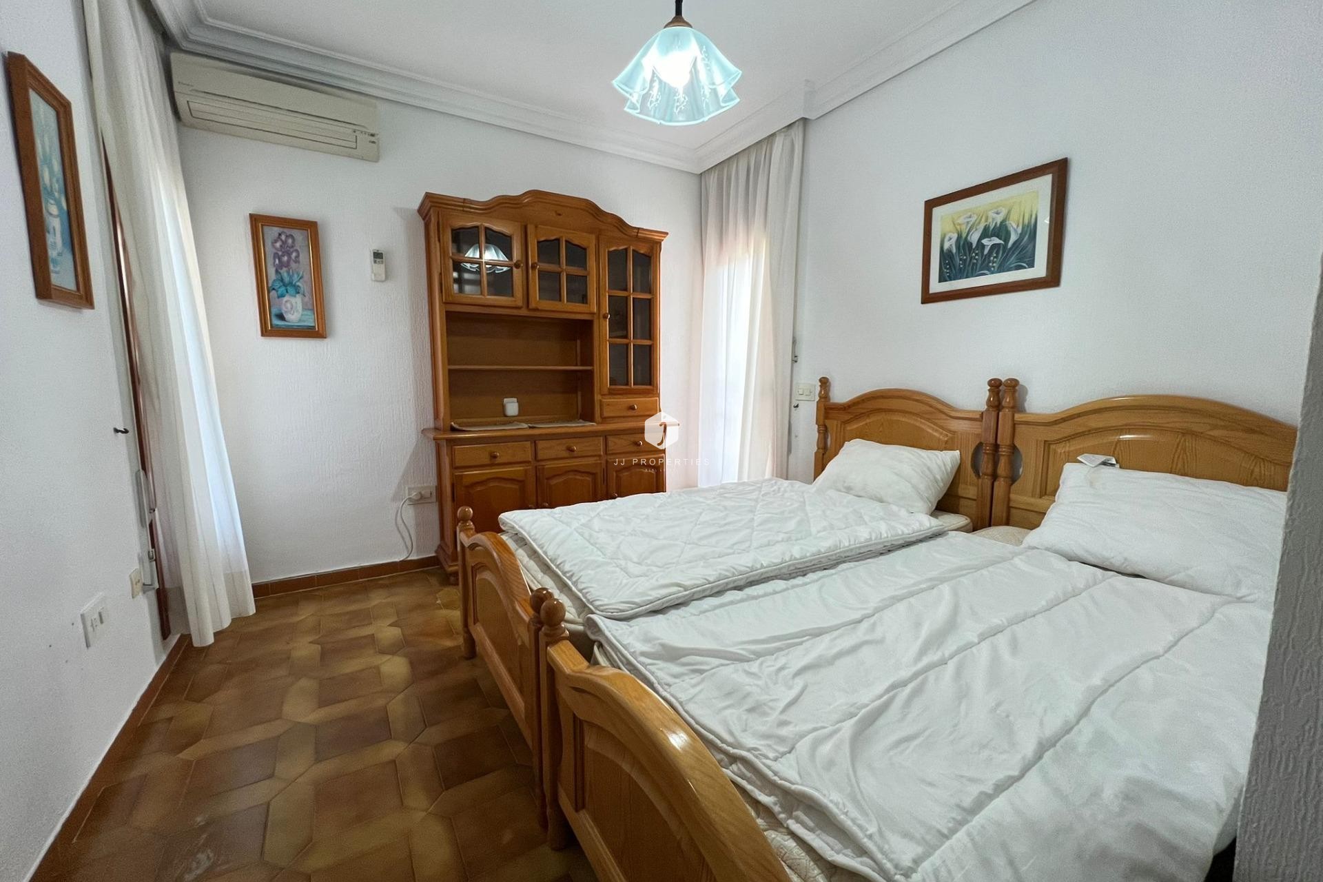 Z drugiej ręki - Villa -
Orihuela Costa - Campoamor