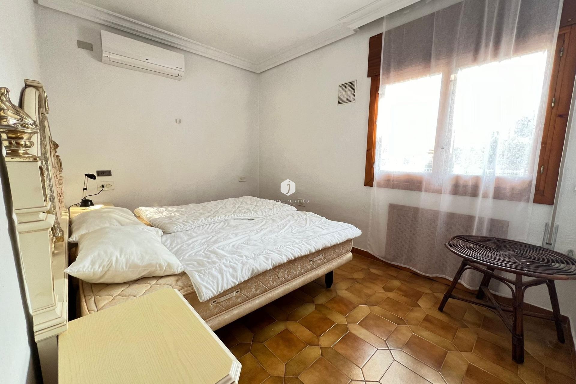 Z drugiej ręki - Villa -
Orihuela Costa - Campoamor