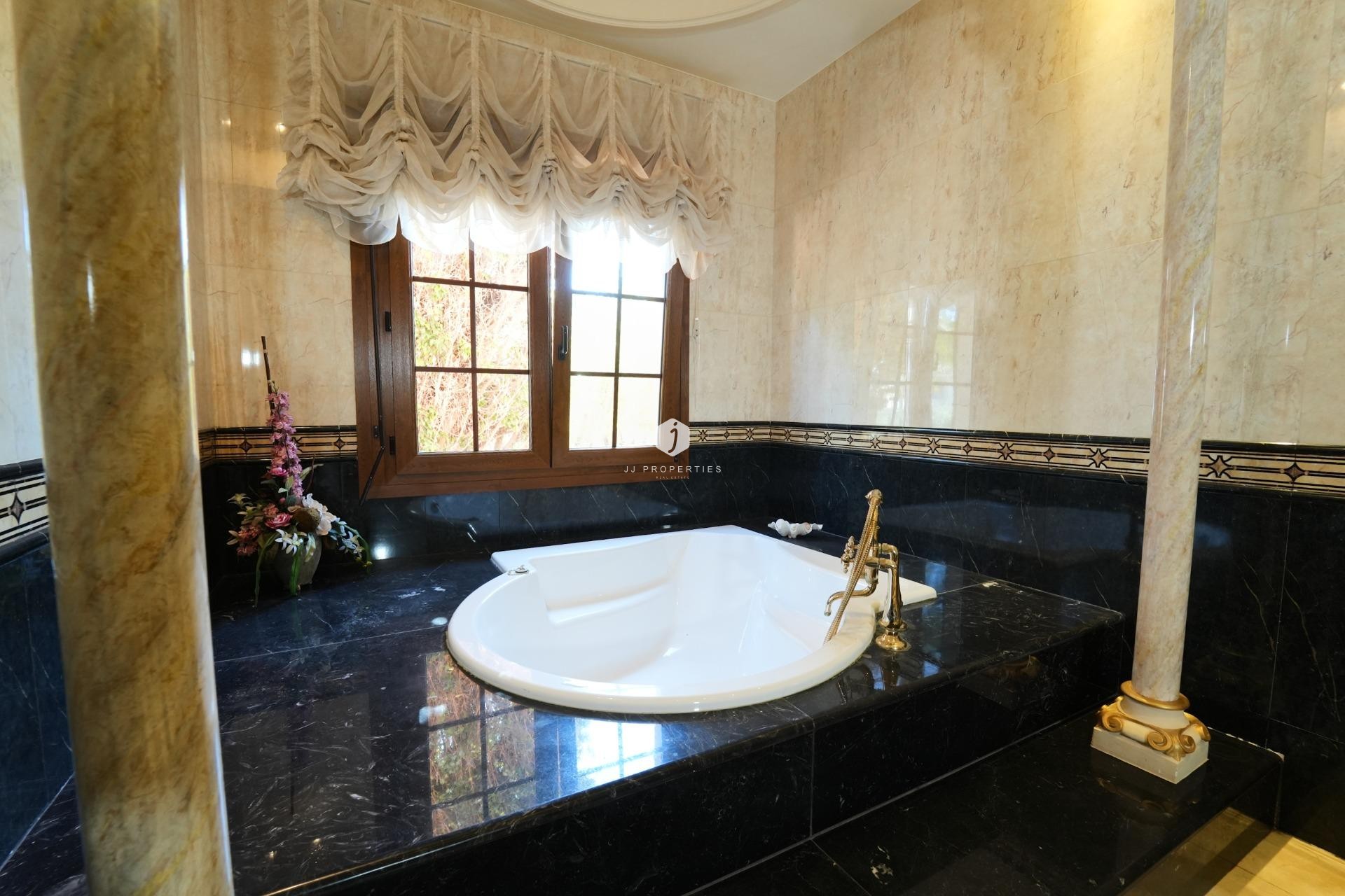 Z drugiej ręki - Villa -
Orihuela Costa - Campoamor