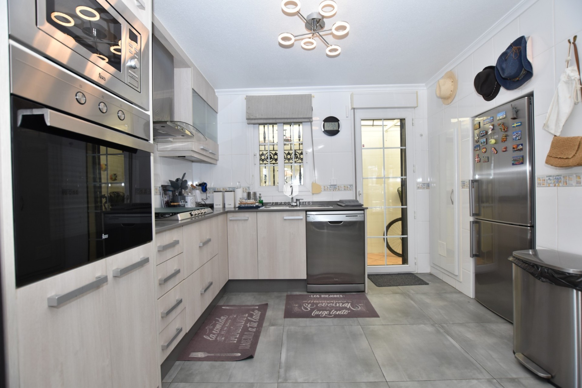 Z drugiej ręki - Villa -
Orihuela Costa - Costa Blanca