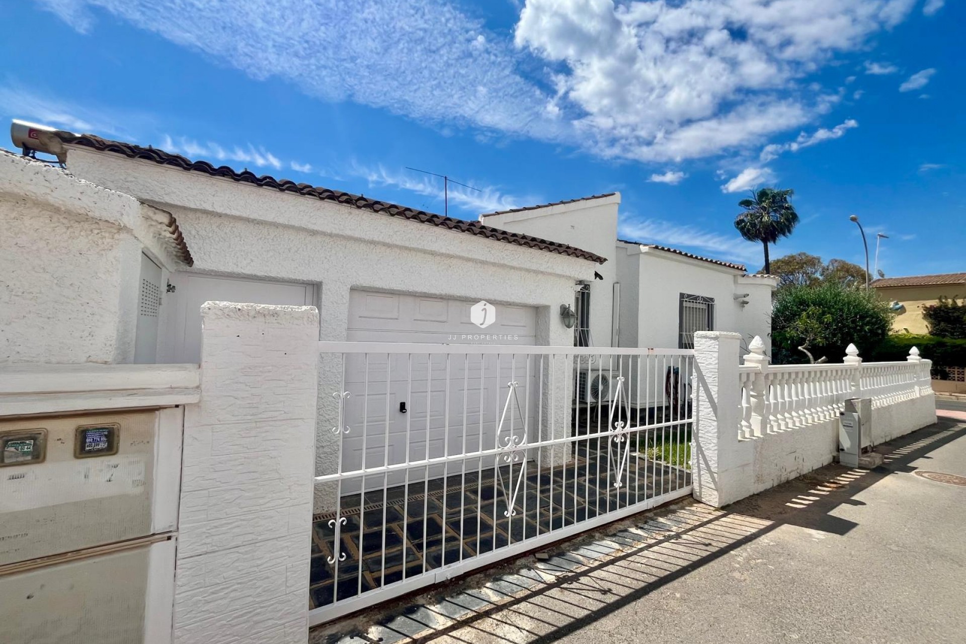 Z drugiej ręki - Villa -
Orihuela Costa - La Florida