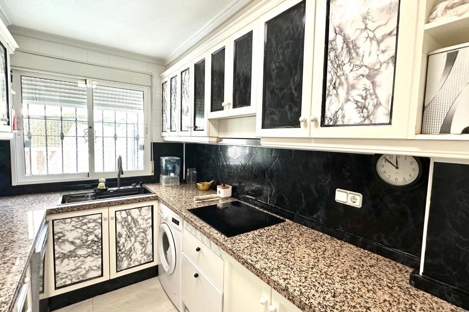 Z drugiej ręki - Villa -
Orihuela Costa - La Regia