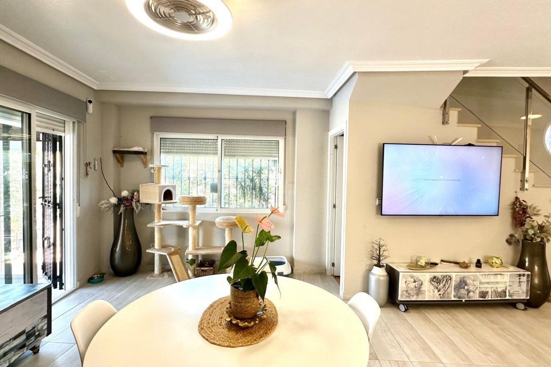 Z drugiej ręki - Villa -
Orihuela Costa - La Regia