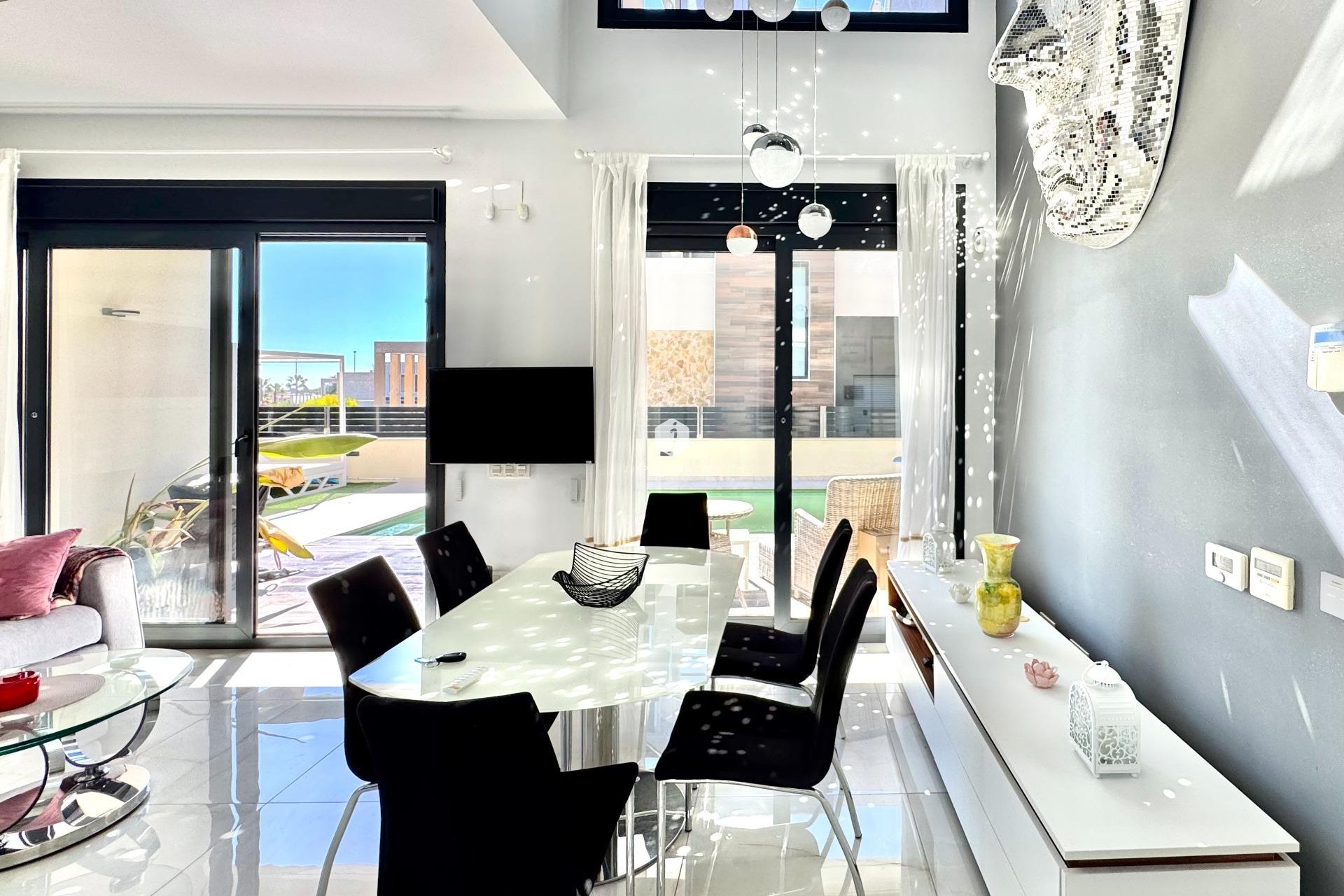 Z drugiej ręki - Villa -
Orihuela Costa - Lomas de Cabo Roig