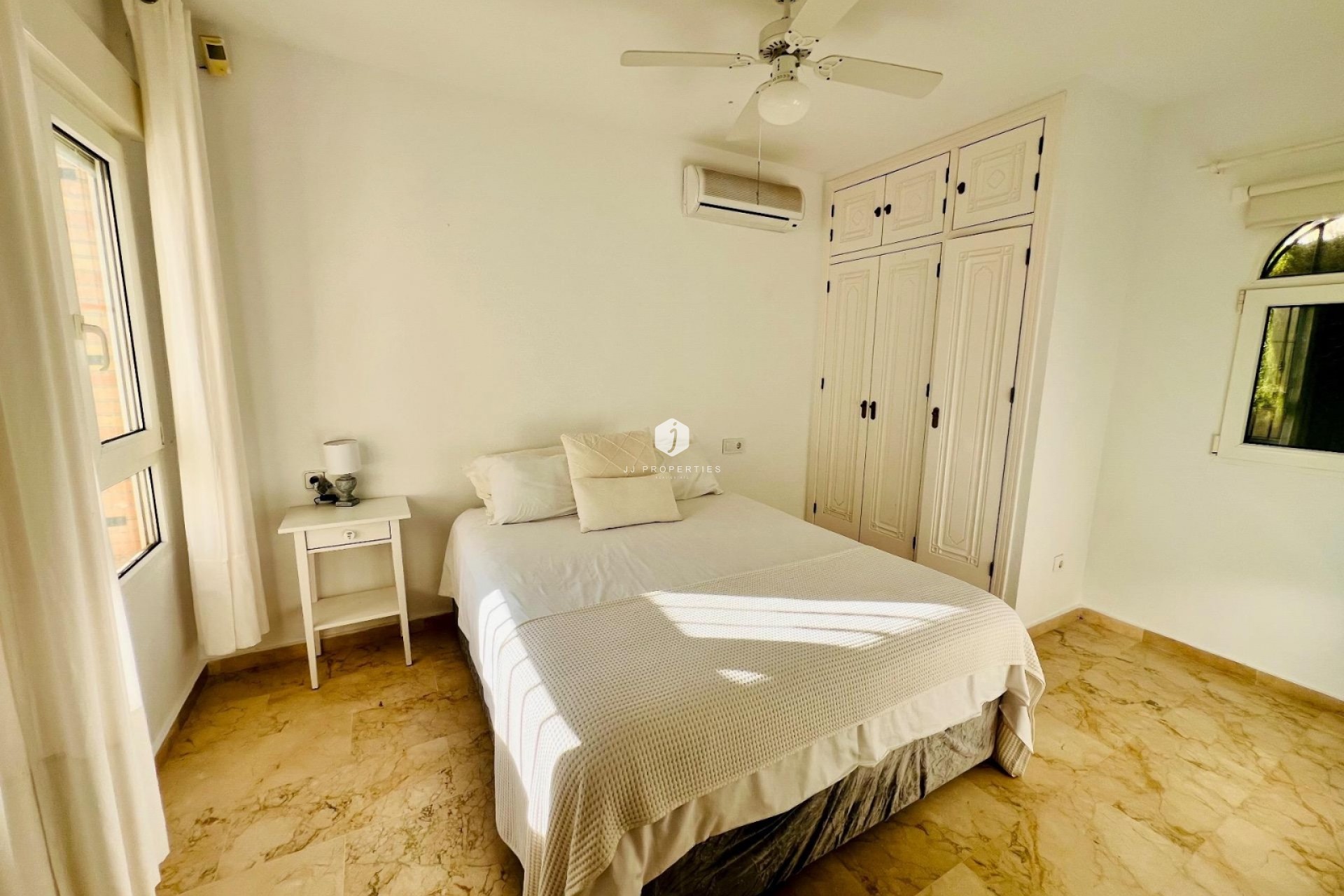 Z drugiej ręki - Villa -
Orihuela Costa - Lomas De Campoamor-las Ramblas