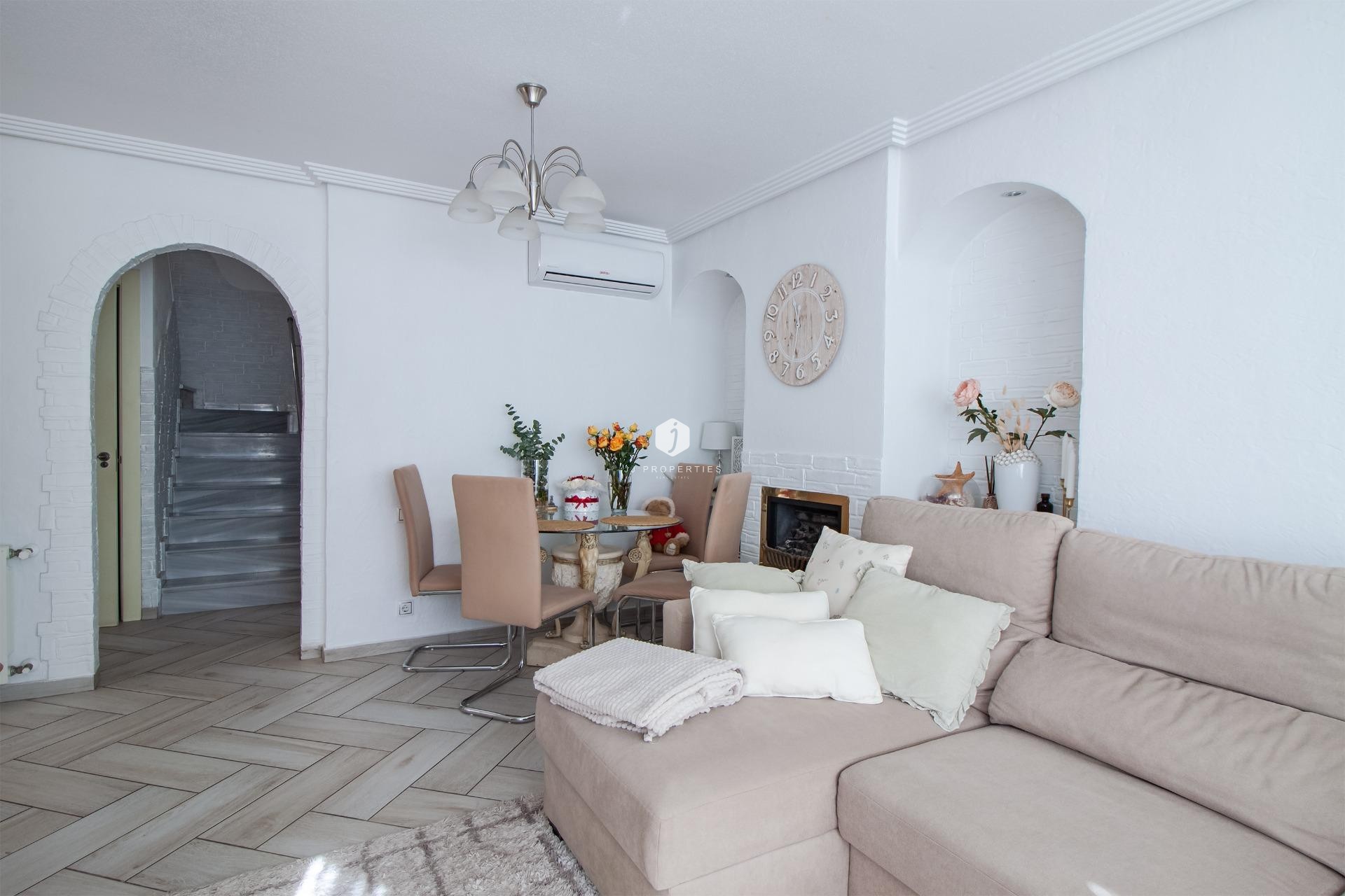 Z drugiej ręki - Villa -
Orihuela Costa - Los Almendros-la Florida