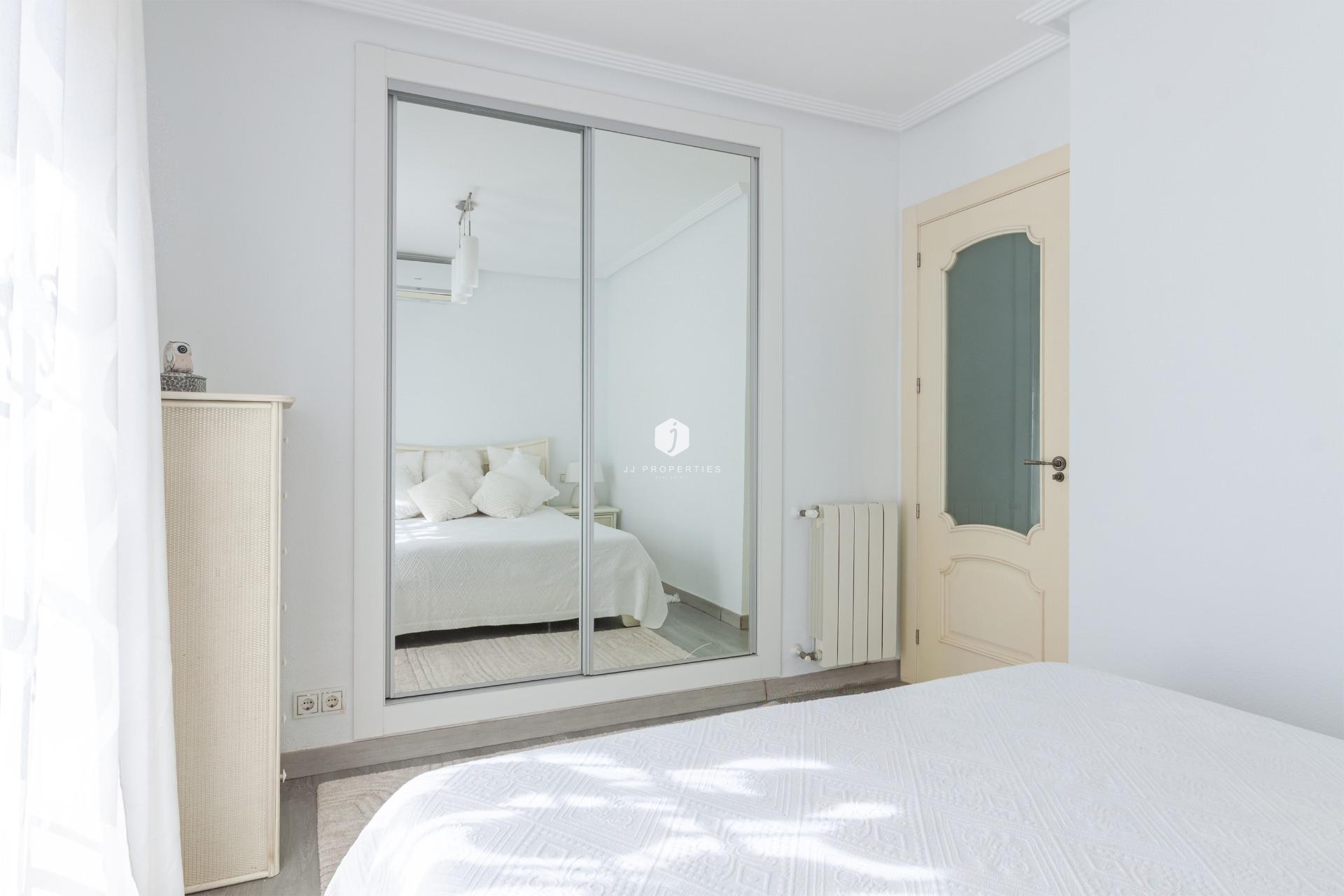 Z drugiej ręki - Villa -
Orihuela Costa - Los Almendros-la Florida