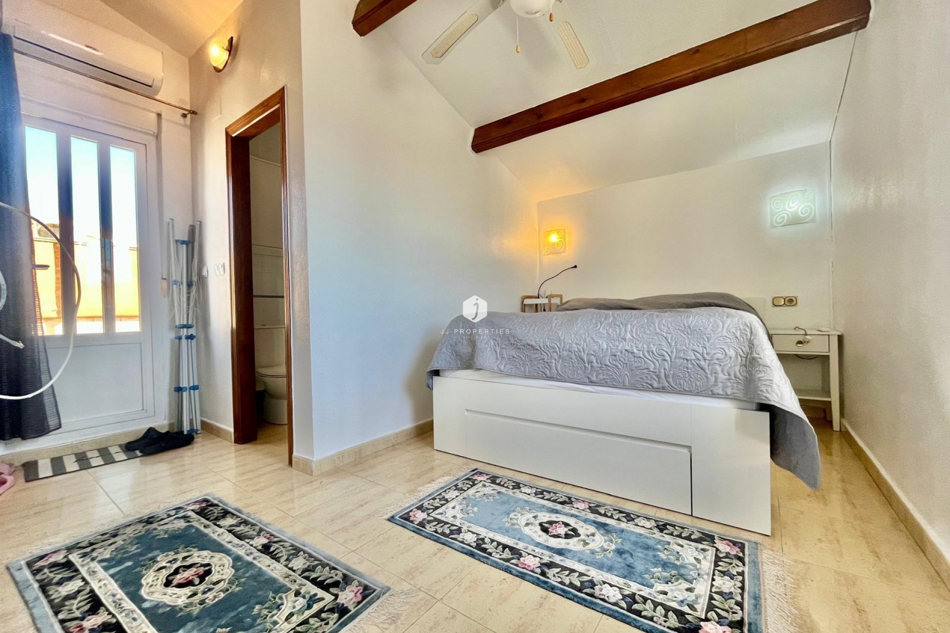 Z drugiej ręki - Villa -
Orihuela Costa - Los Almendros-la Florida