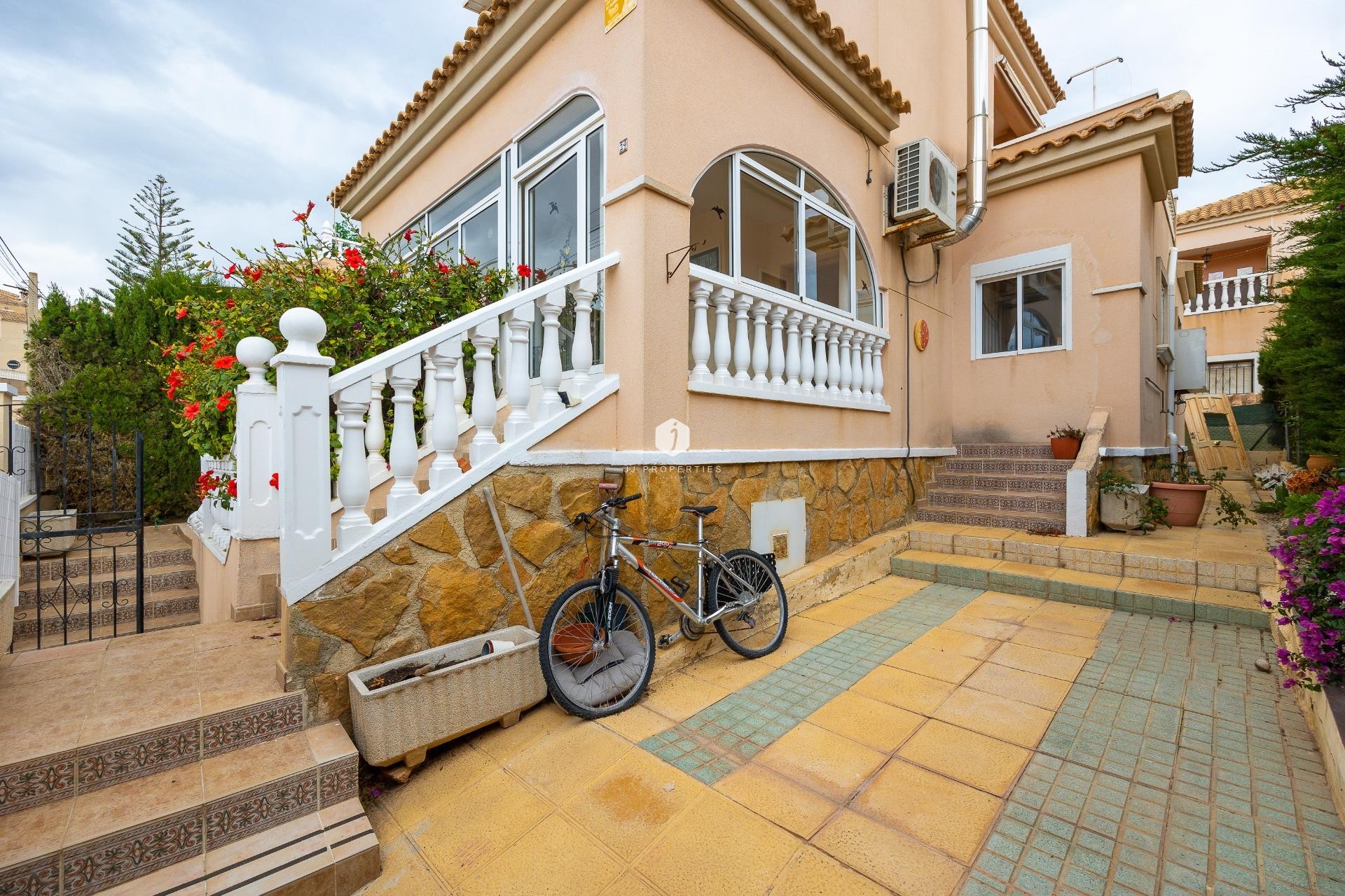 Z drugiej ręki - Villa -
Orihuela Costa - Villamartín-las Filipinas