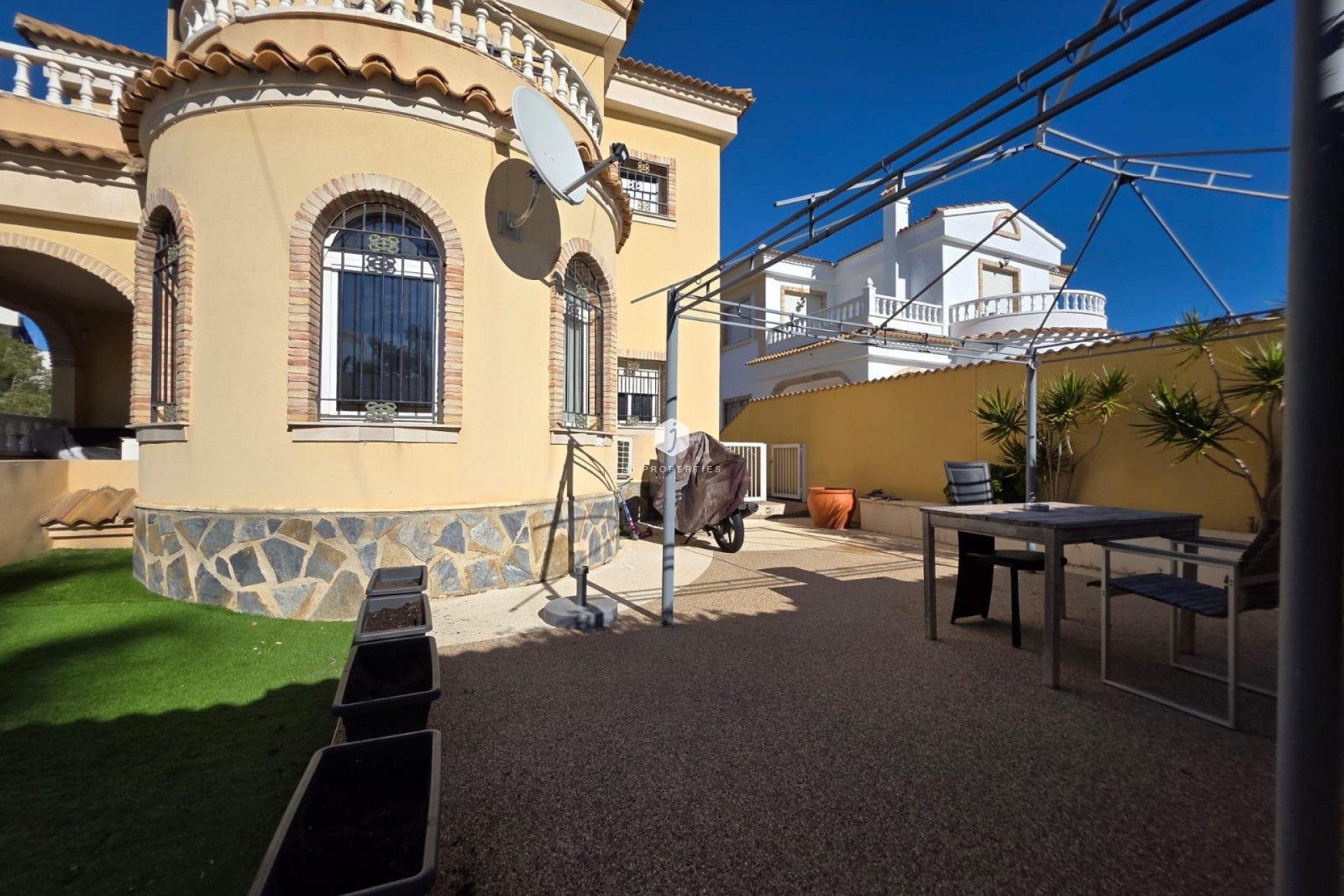 Z drugiej ręki - Villa -
Orihuela Costa - Villamartín-las Filipinas