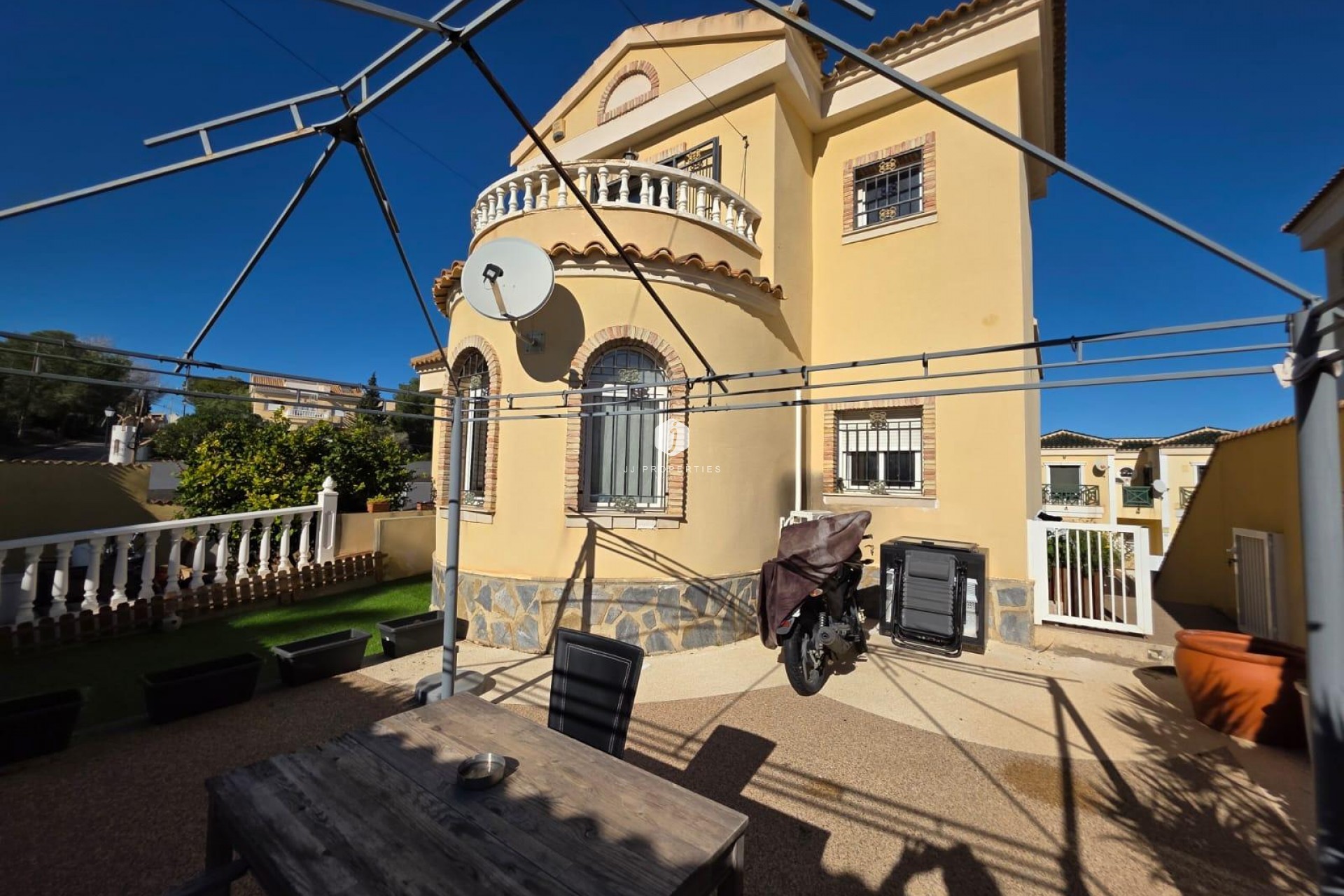 Z drugiej ręki - Villa -
Orihuela Costa - Villamartín-las Filipinas