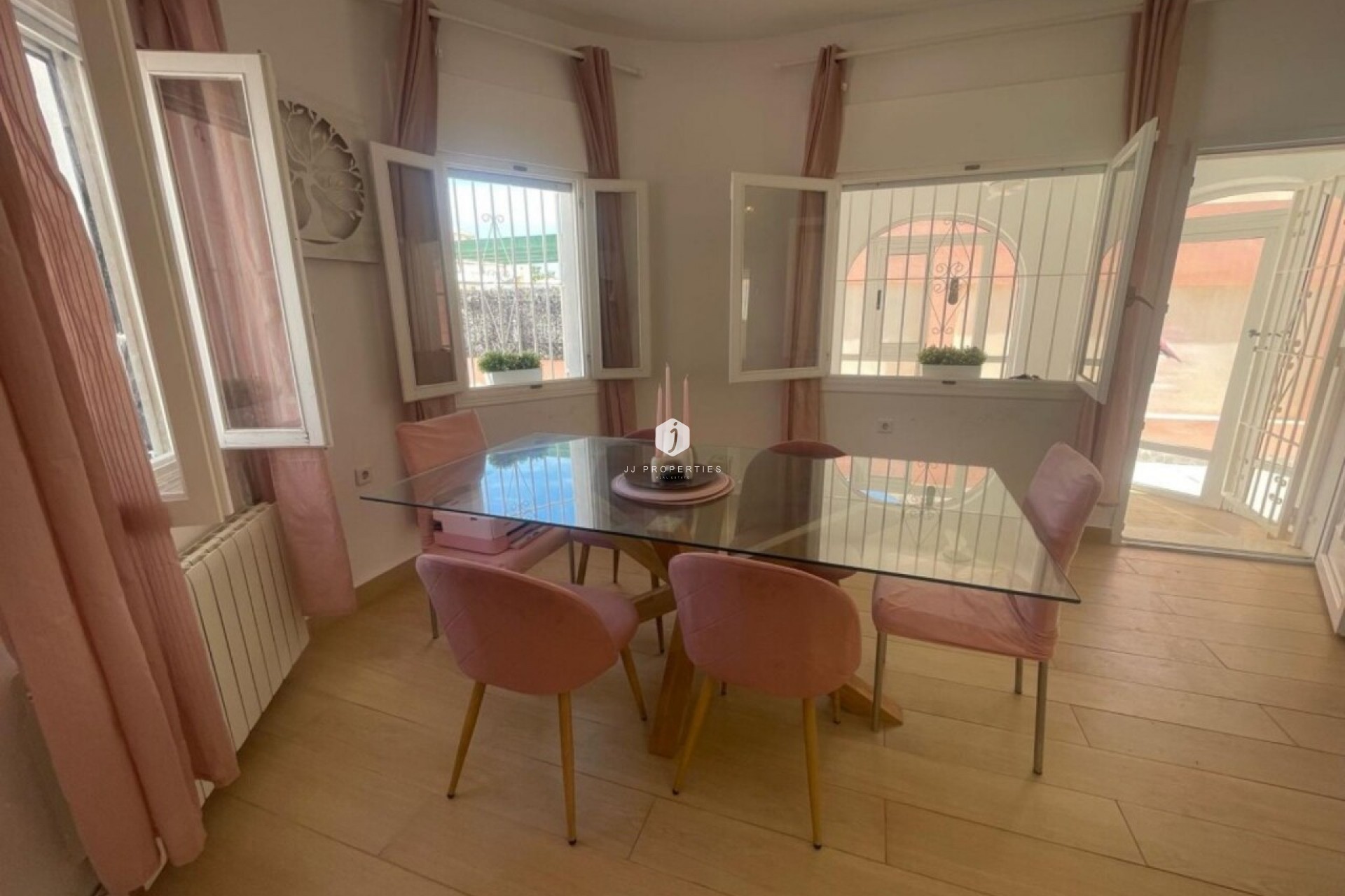 Z drugiej ręki - Villa -
Playa Flamenca - Costa Blanca