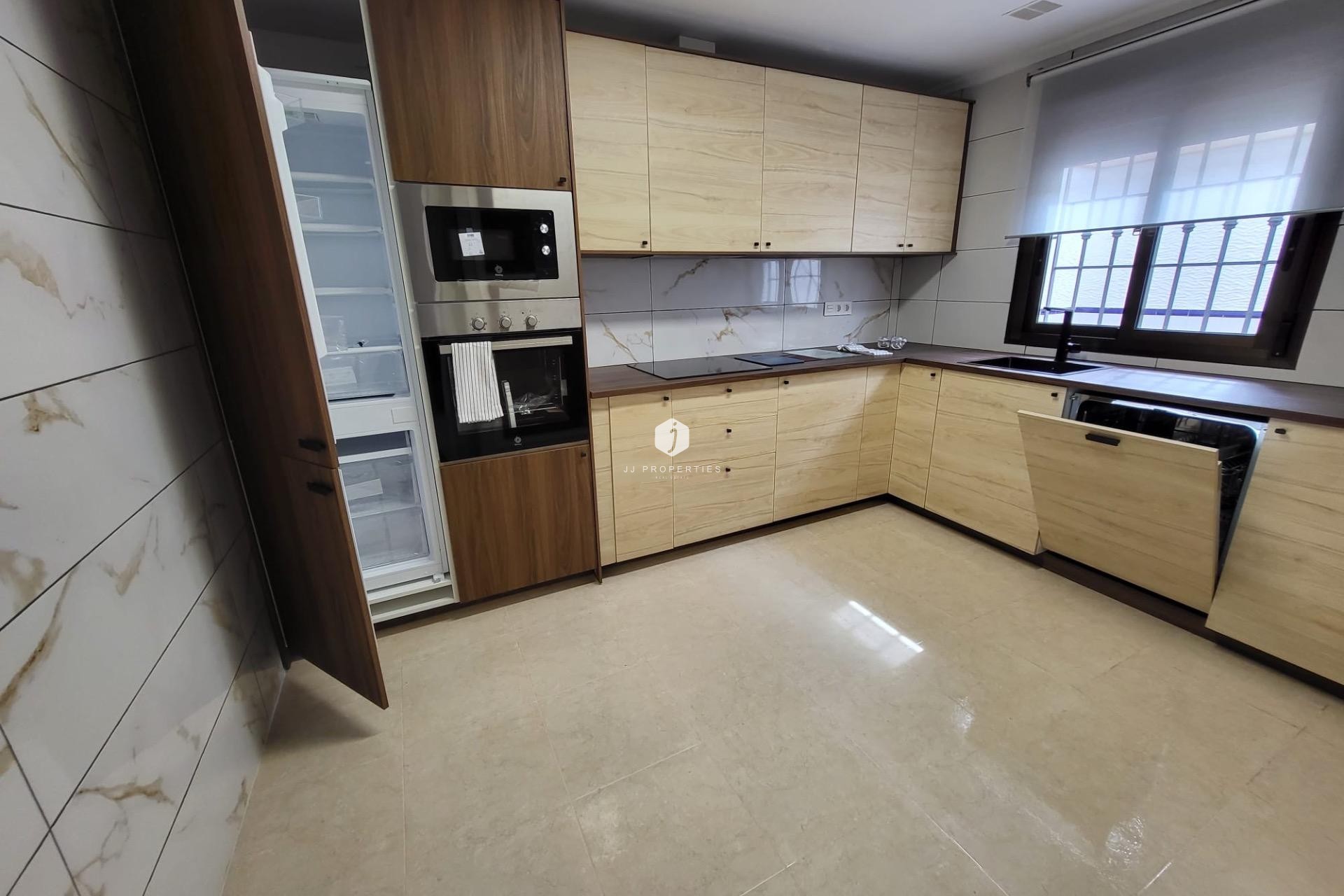 Z drugiej ręki - Villa -
San Miguel de Salinas - Cerro Del Sol